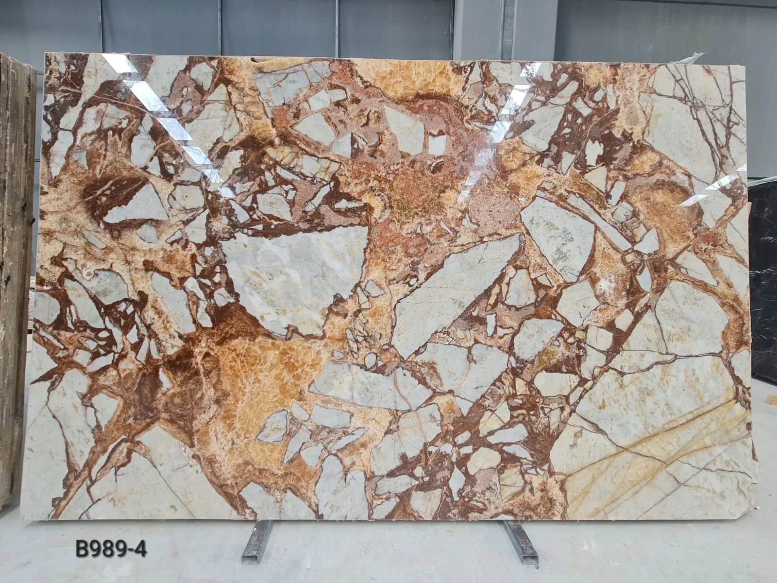 B989 - 2 CM Fire Fantastico Polished