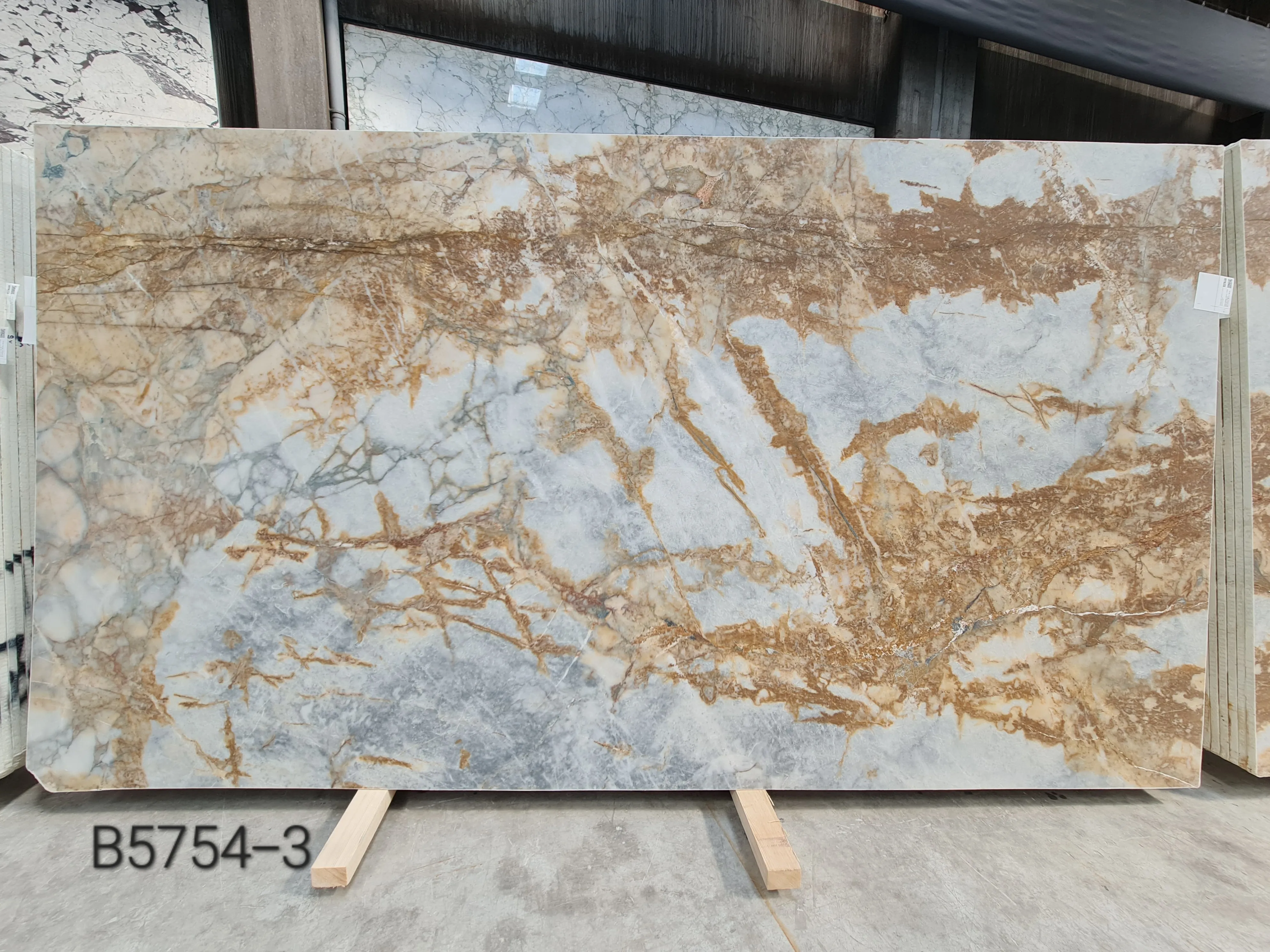 B5754 - 2 CM Imperiale Gold Honed