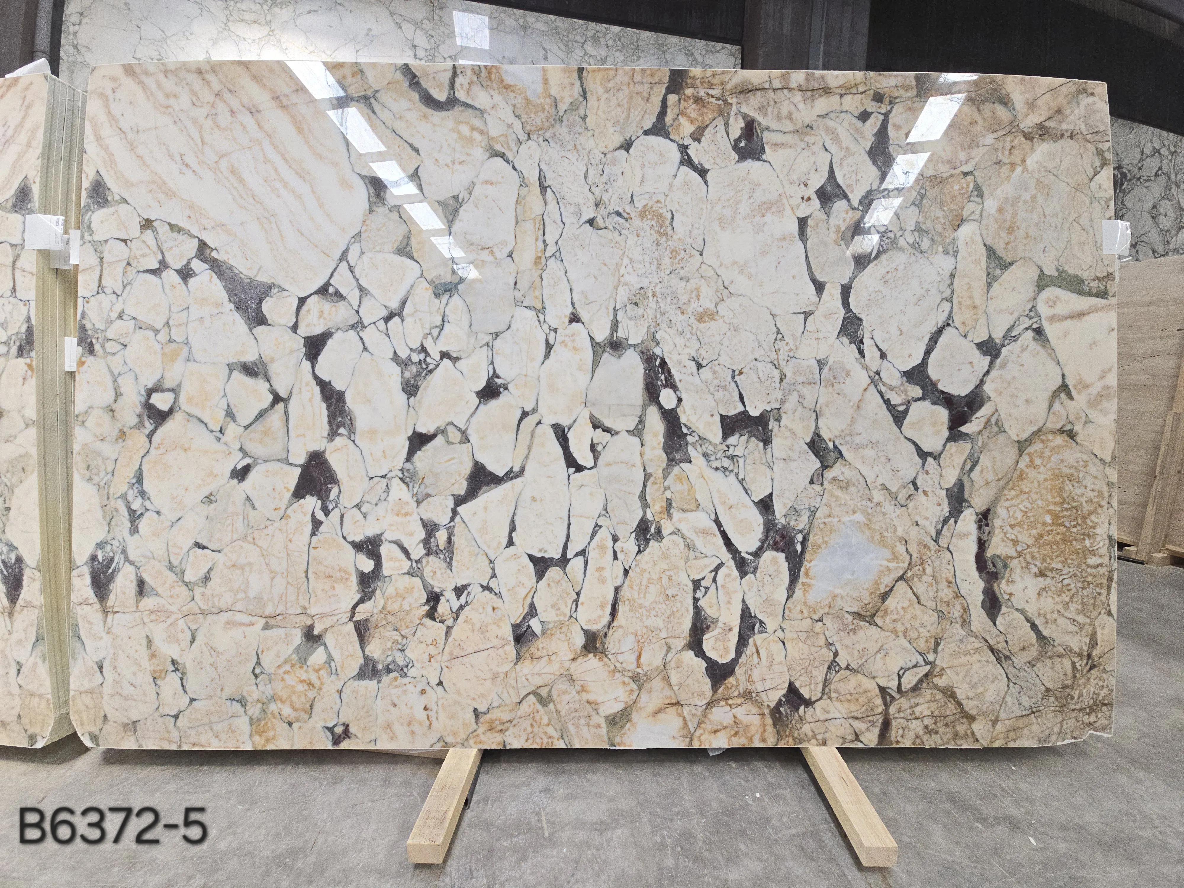 B6372 - 2 CM Calacatta Viola Polished