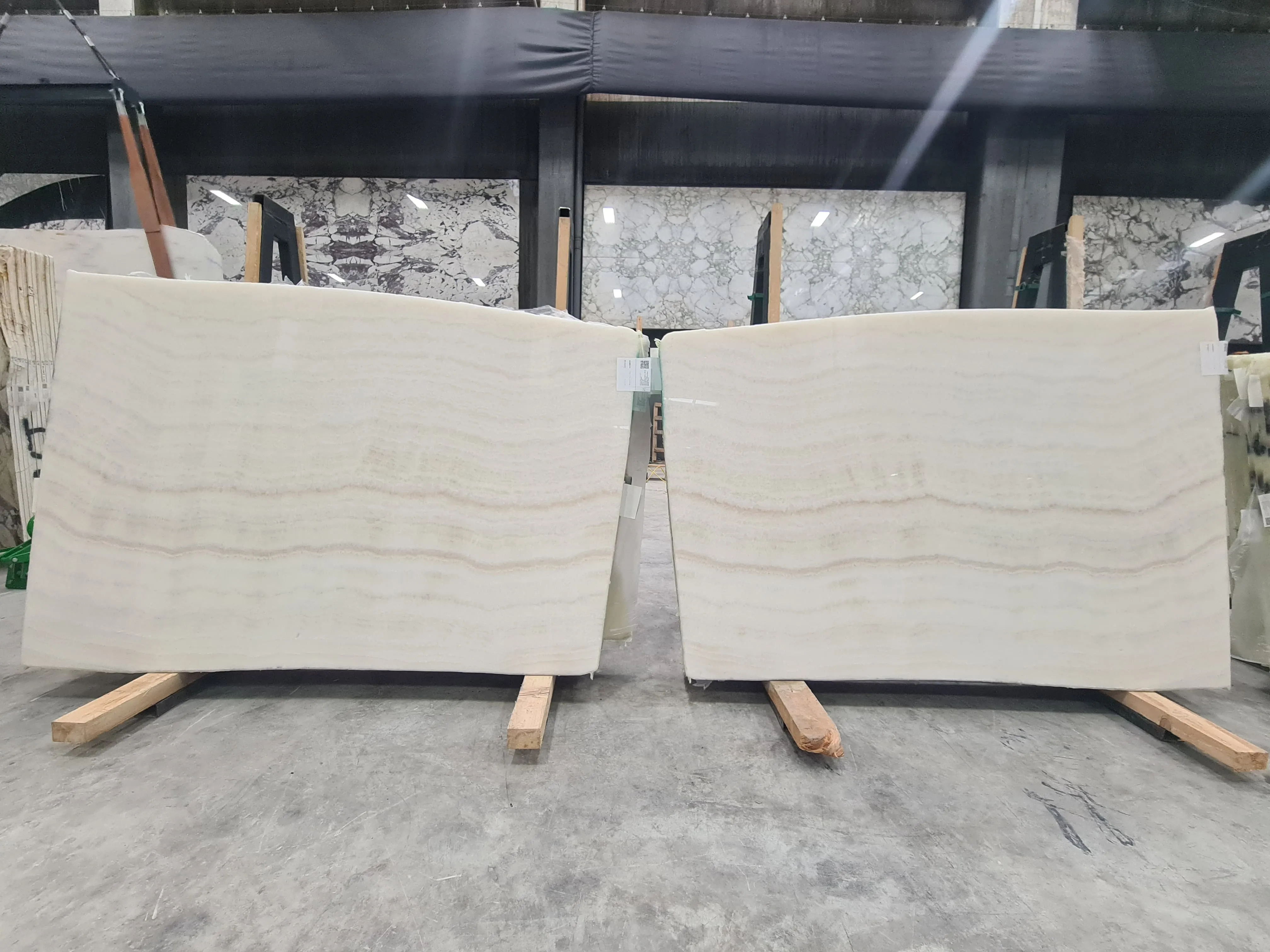 B2047 - 2 CM White Onyx Polished