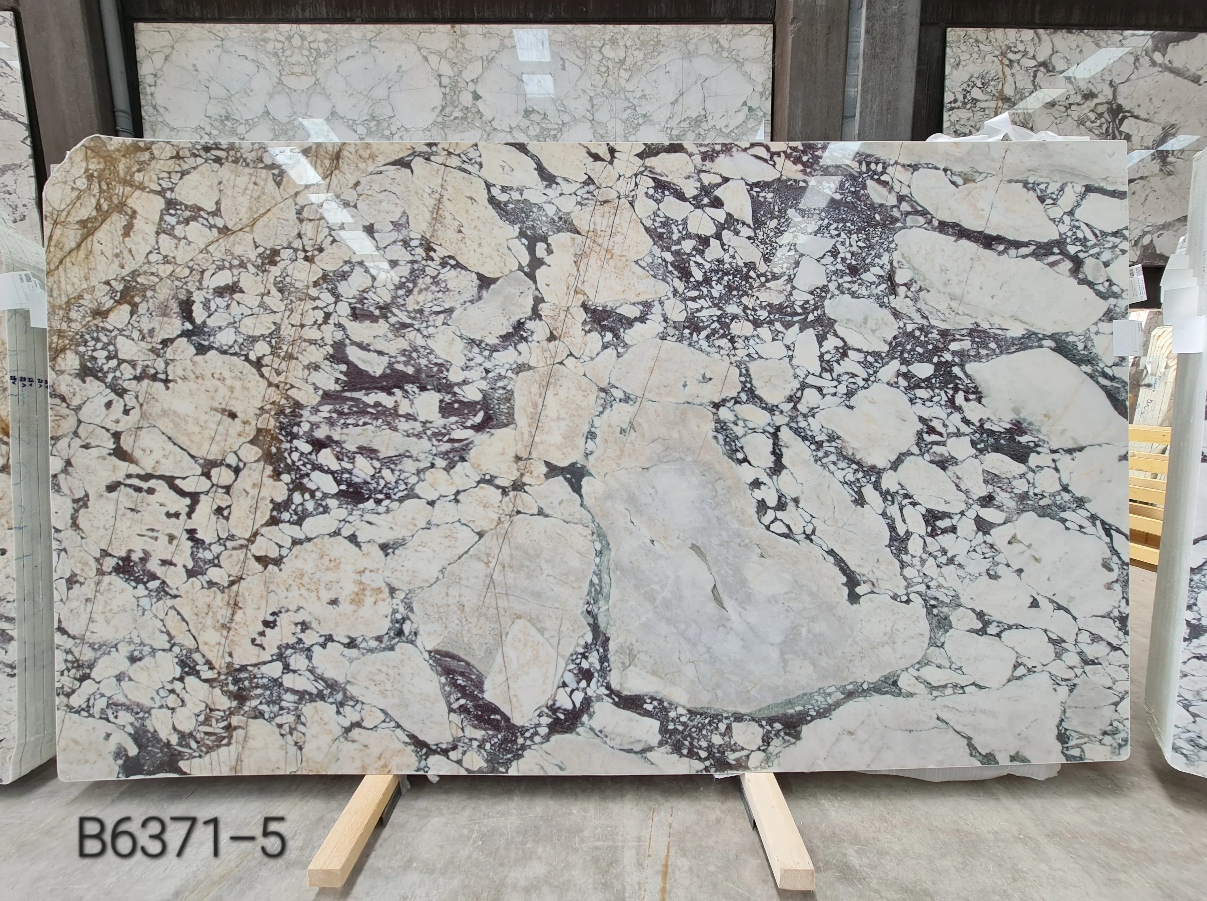 B6371 - 2 CM Calacatta Viola Polished
