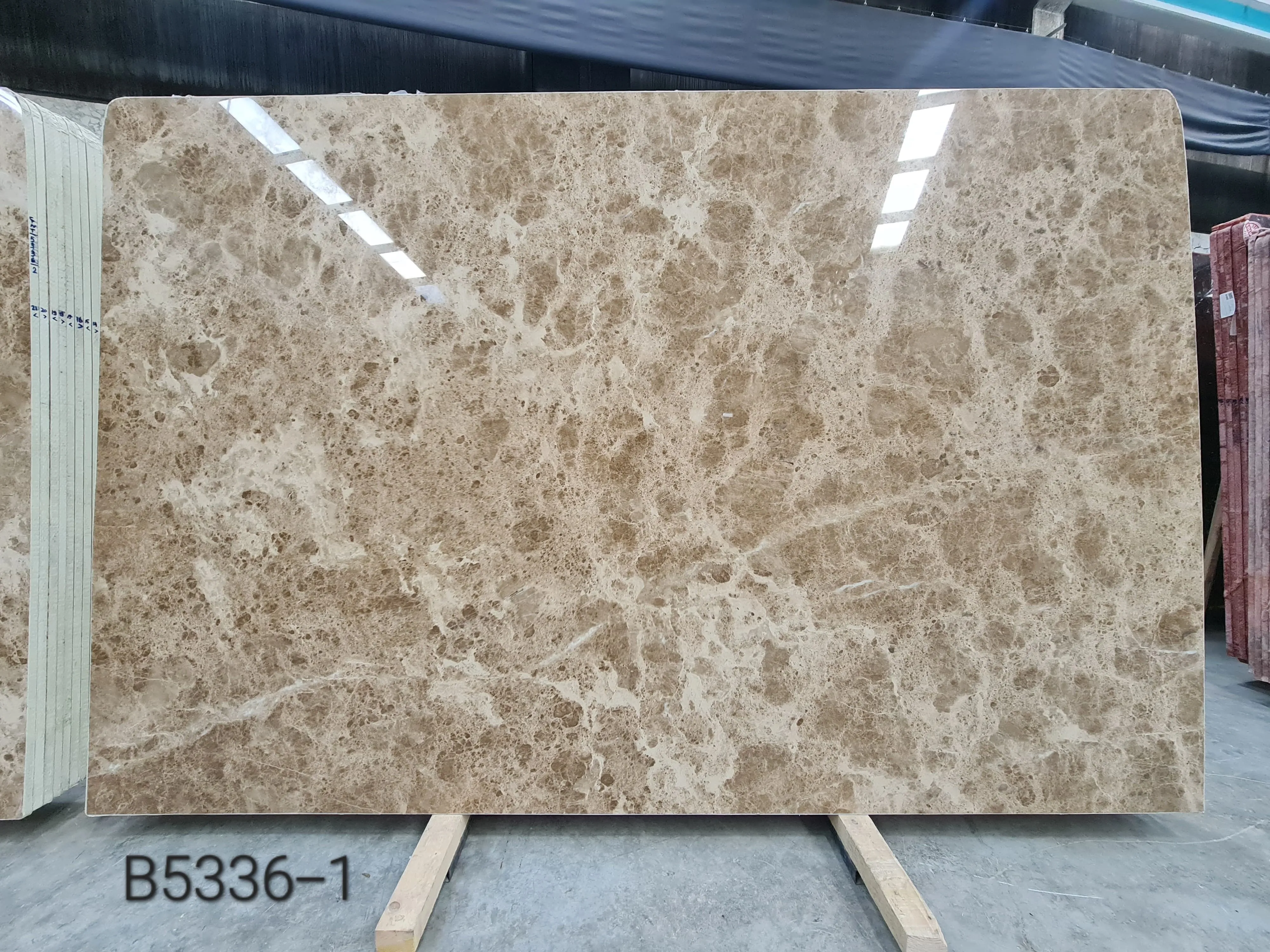 B5336 -2 CM Light Emparador Polished