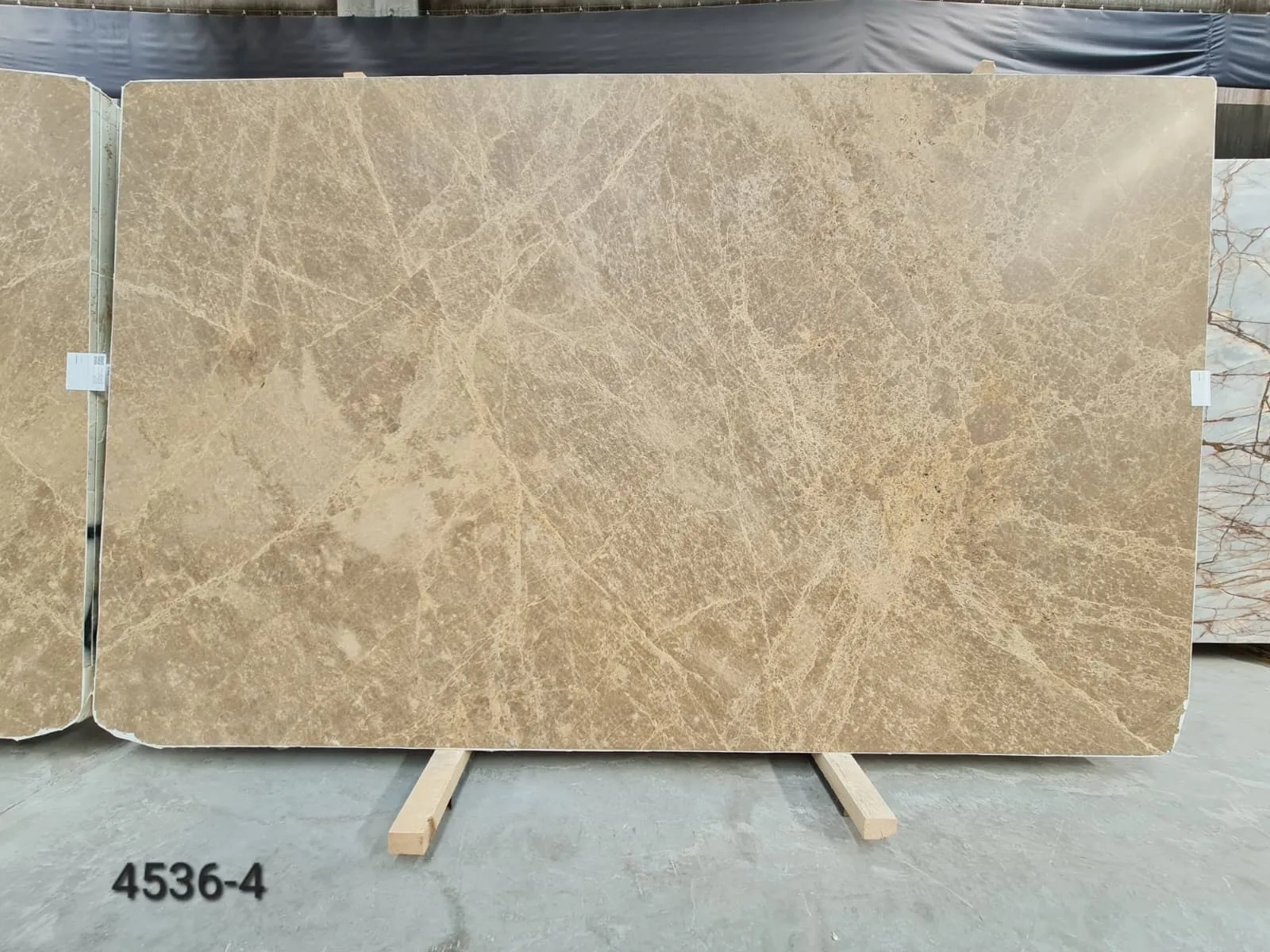 4536 - 2 CM Light Emparador Honed