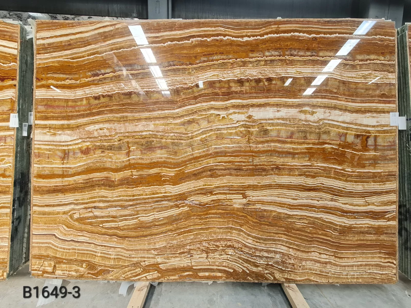 B1649 - 2 CM Tiger Onyx Polished
