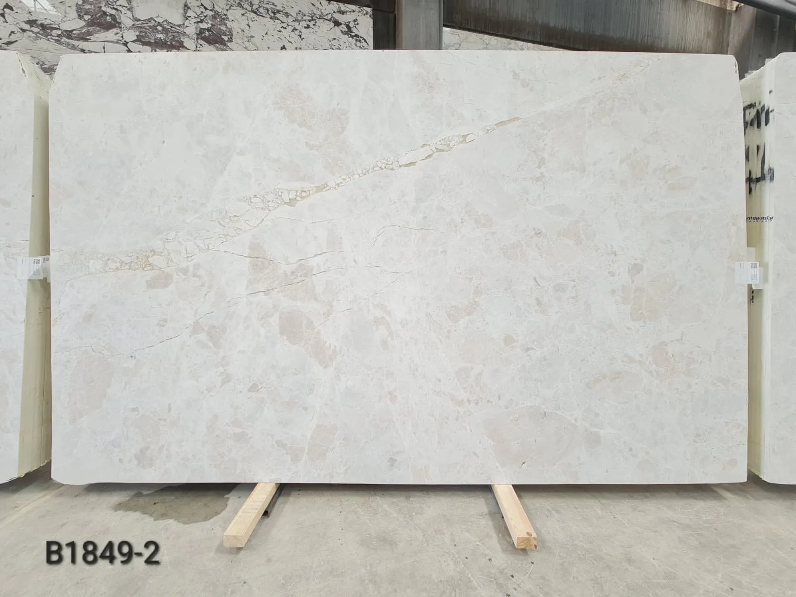 B1849 - 2 CM Vanilla Ice Honed