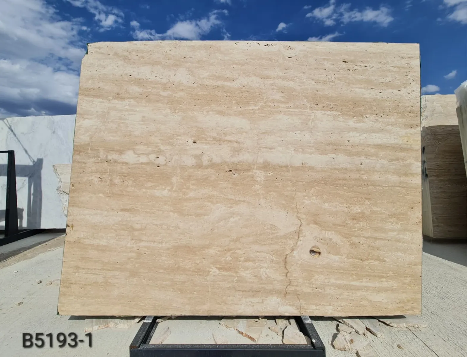 B5193 - 2 CM Travertine Unfilled Honed