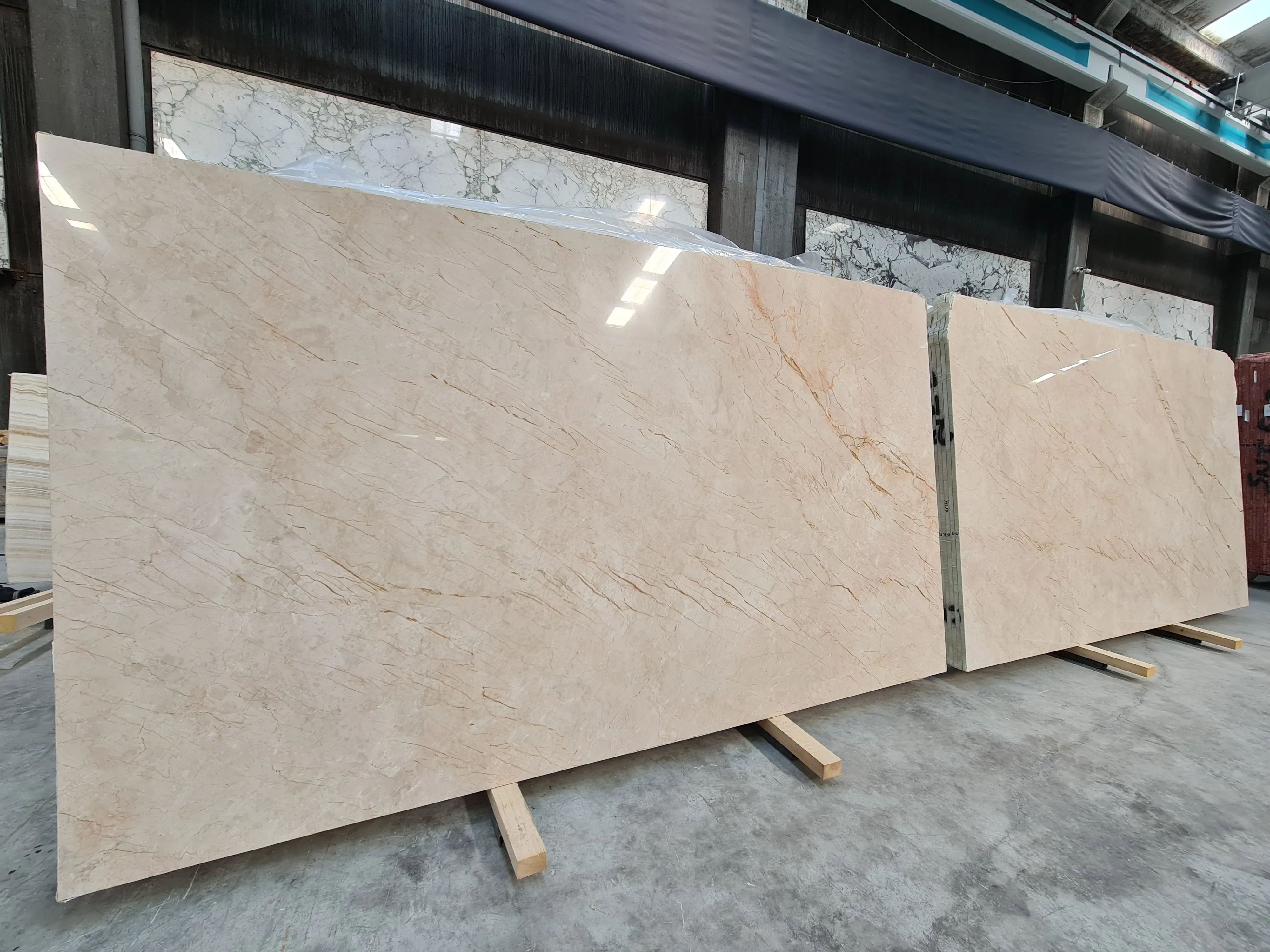 BCN01 - 2 CM Crema Nouva Polished