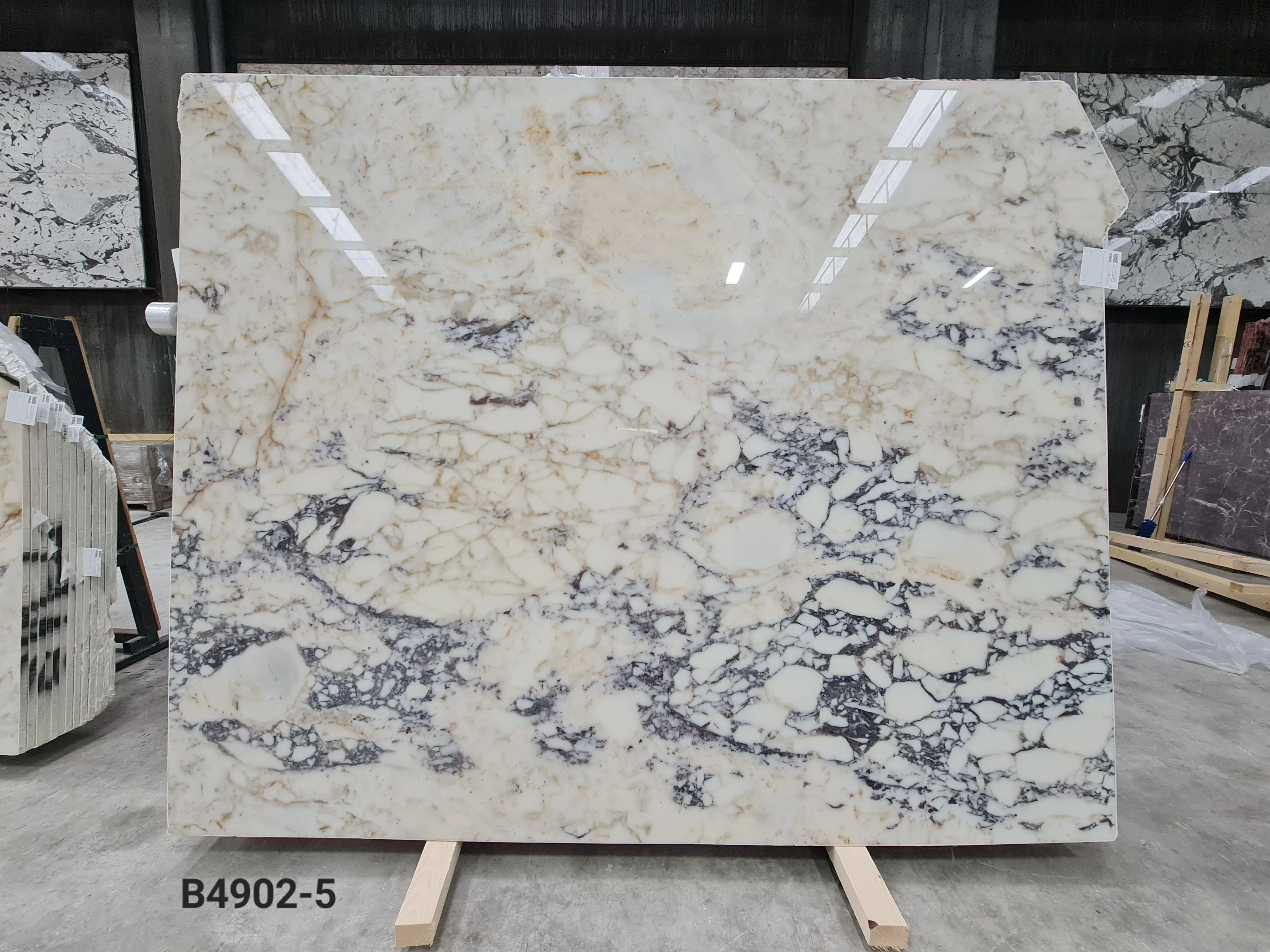 B4902 - 2 CM Afyon Violet Polished