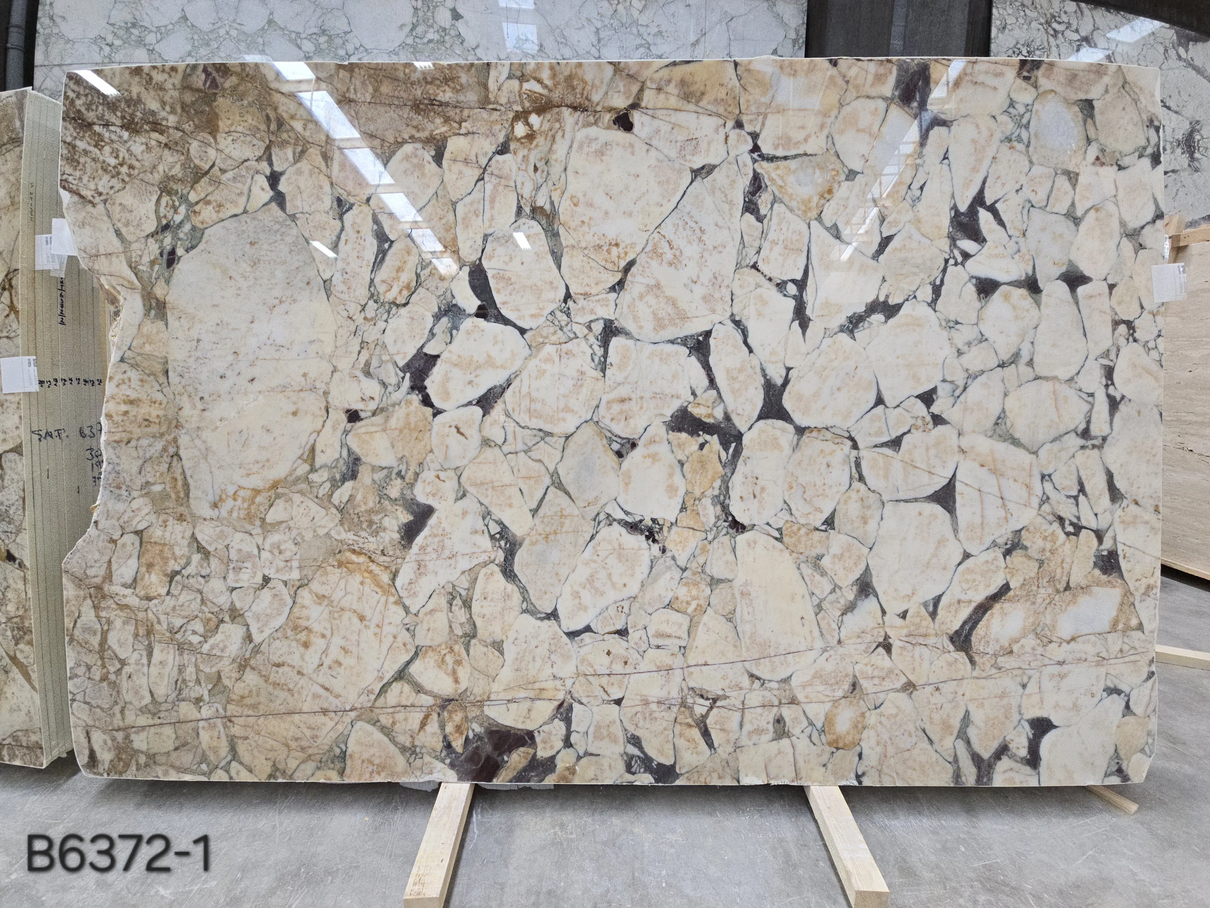 B6372 - 2 CM Calacatta Viola Polished