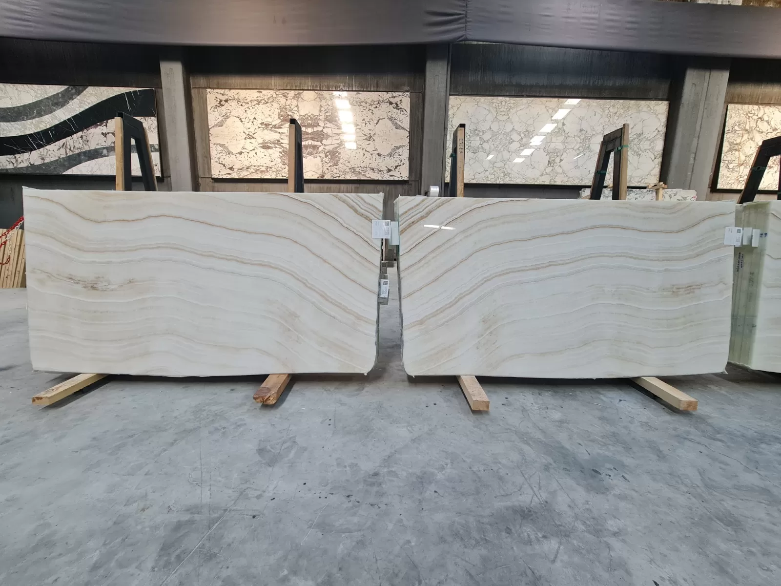 B2044 - 2CM WHITE ONYX POLISHED