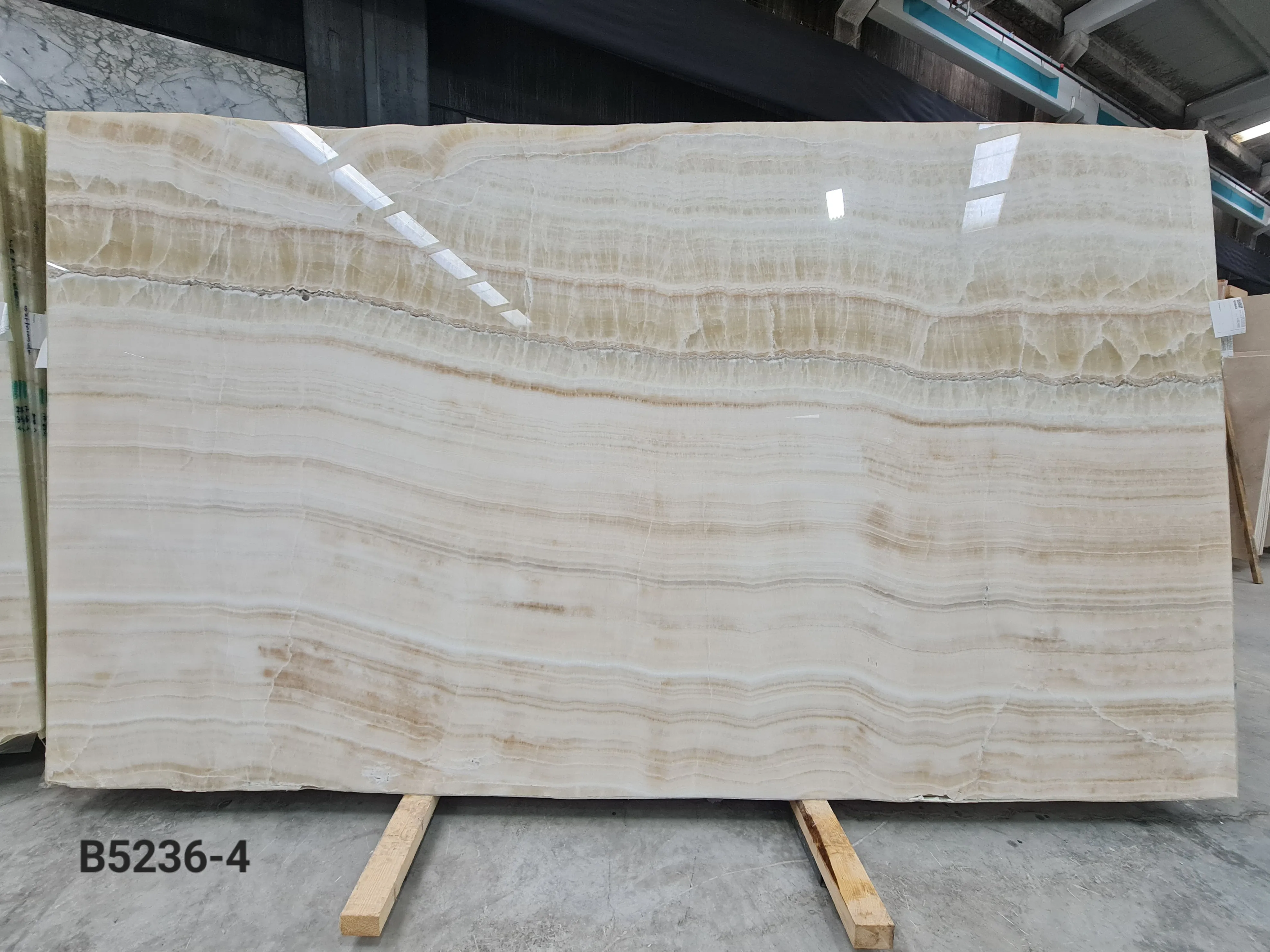 B5236 - 2 CM White Onyx Polished
