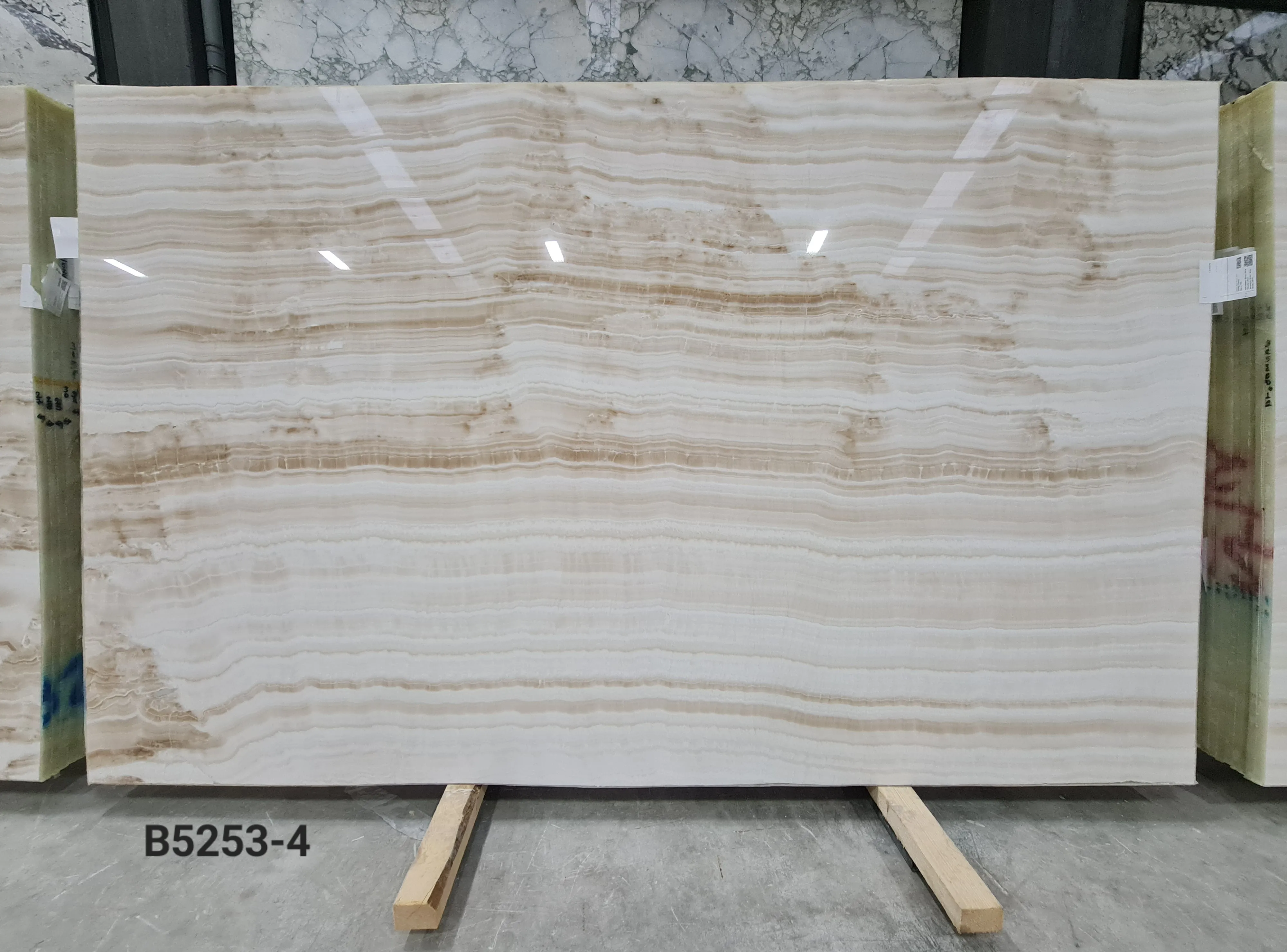 B5253 - 2 CM White Onyx Polished