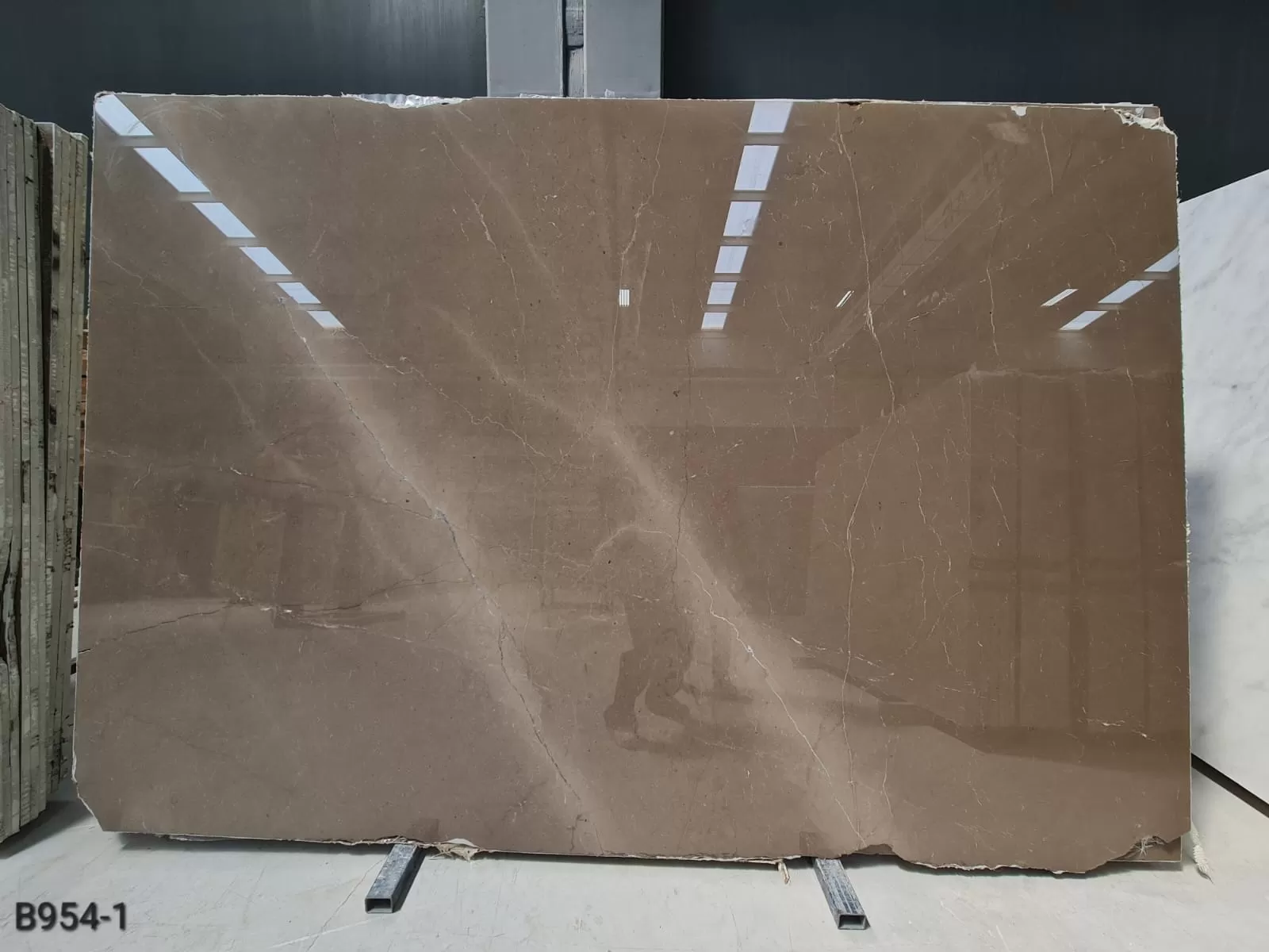 B954 - 2CM OLIVE PEARL POLISHED