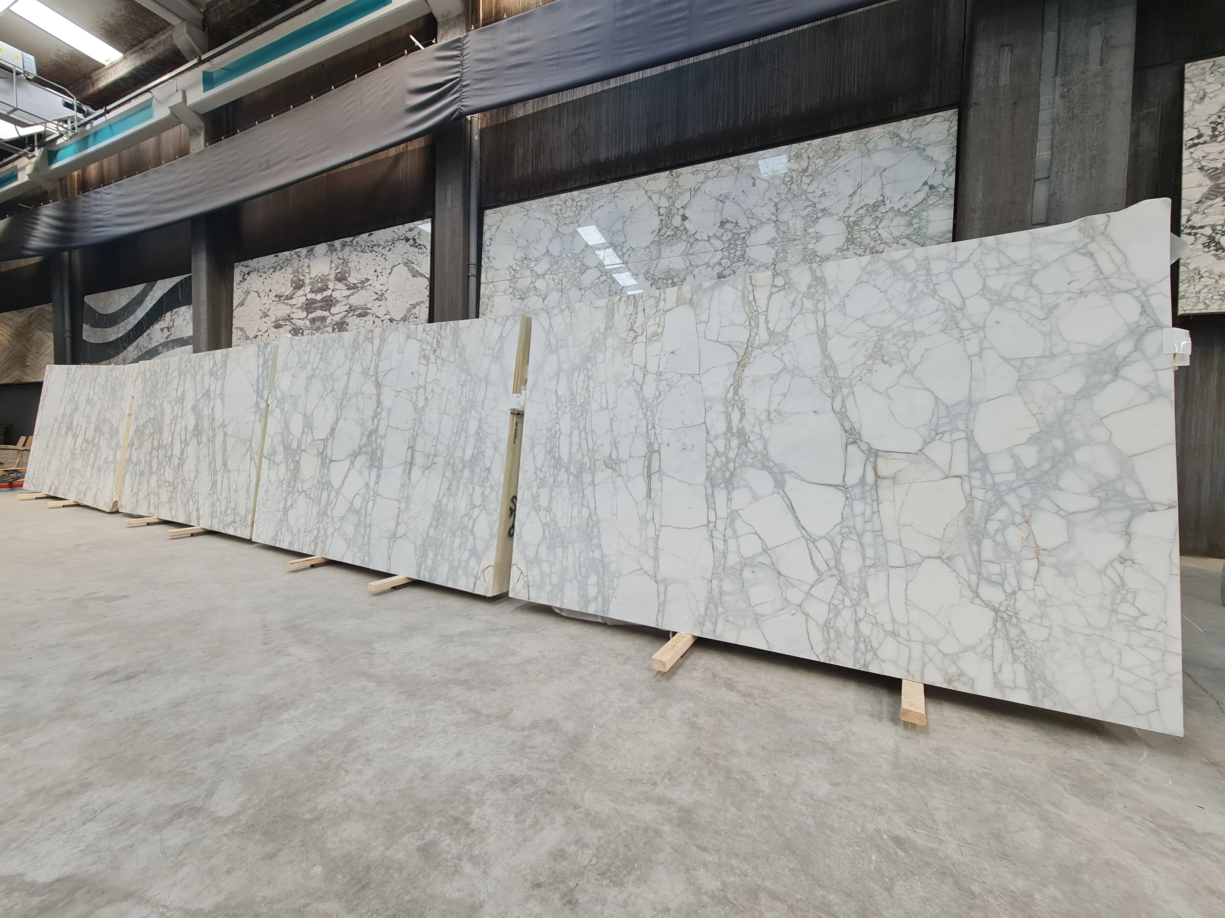 B6229 - 2 CM Calacatta Venato Honed