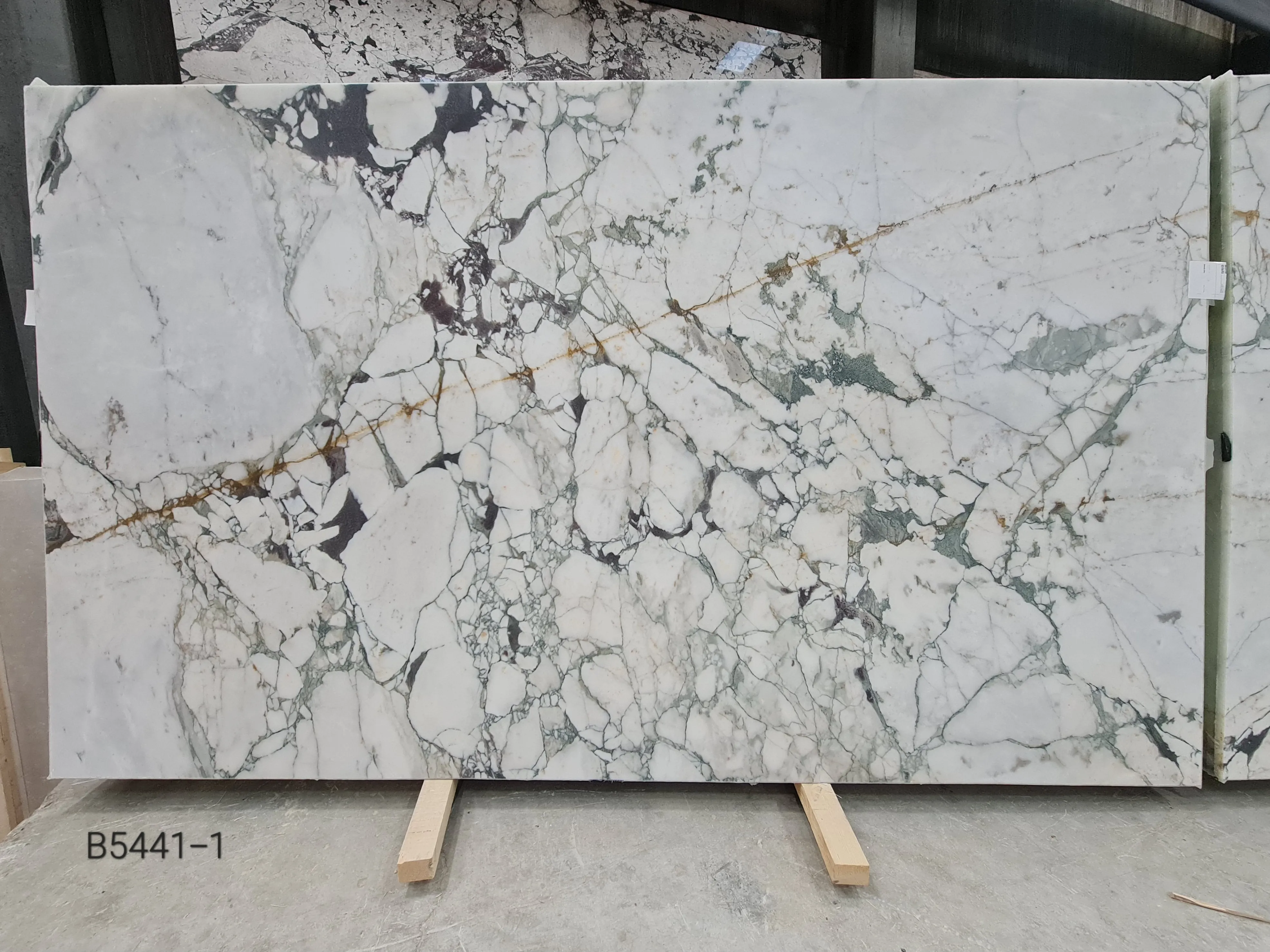B5441 - 2 CM Calacatta Green Honed