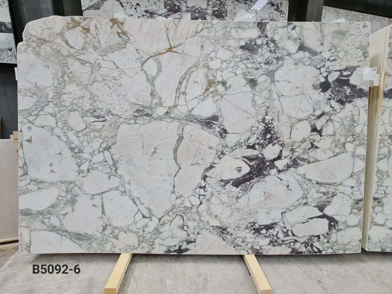 B5092 - 2 CM Calacatta Green Honed