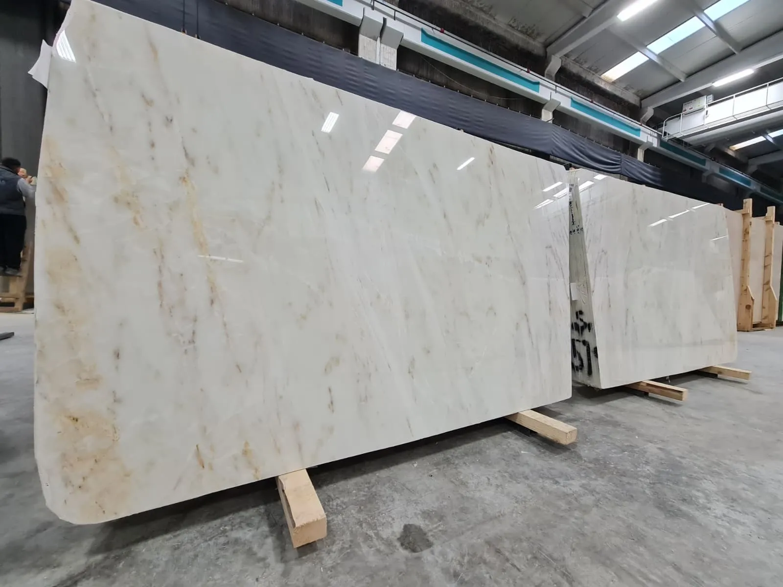 B5189 - 2 CM Calacatta Amber Polished