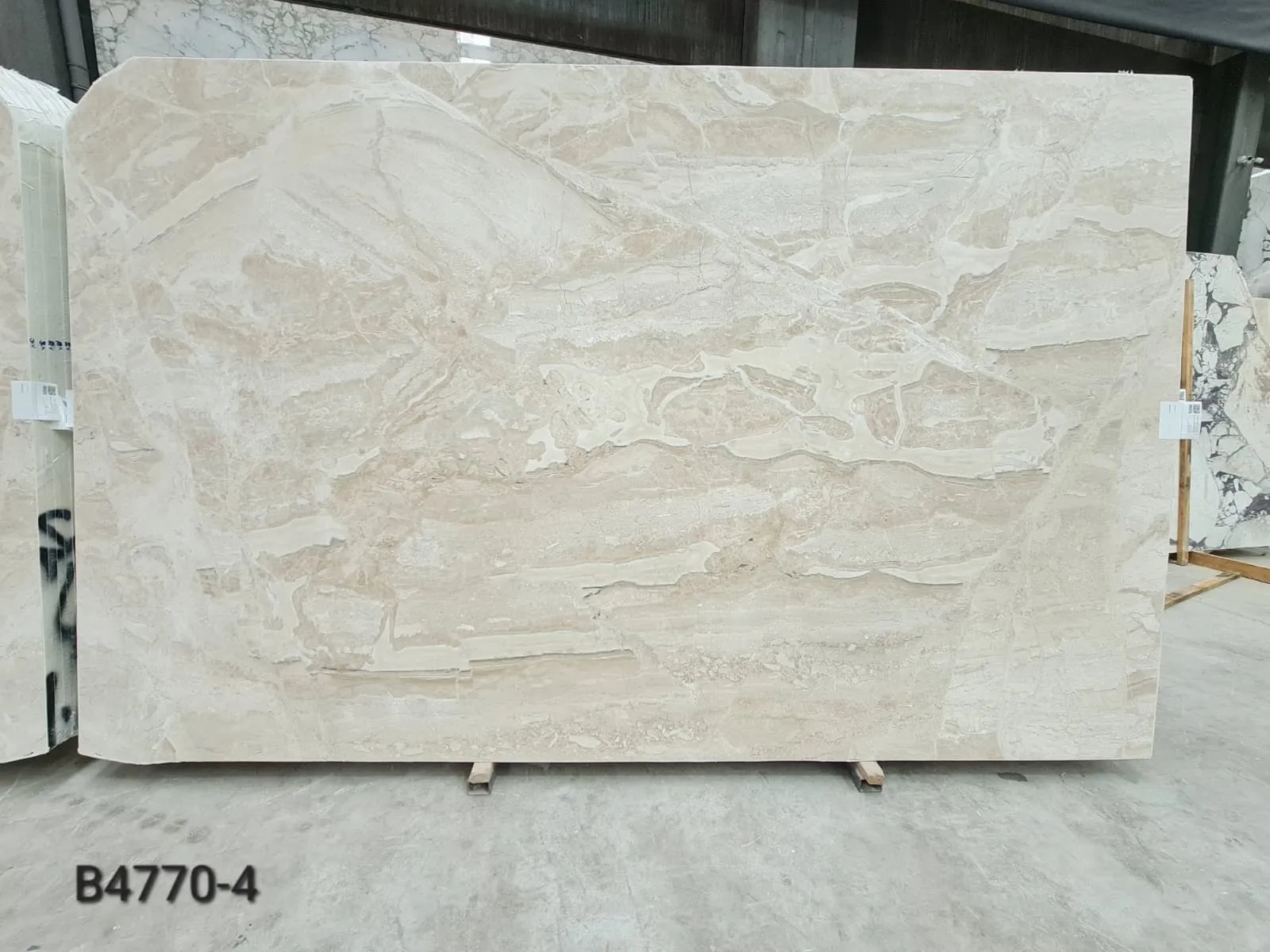 B4770 - 2 CM Diana Royal Honed