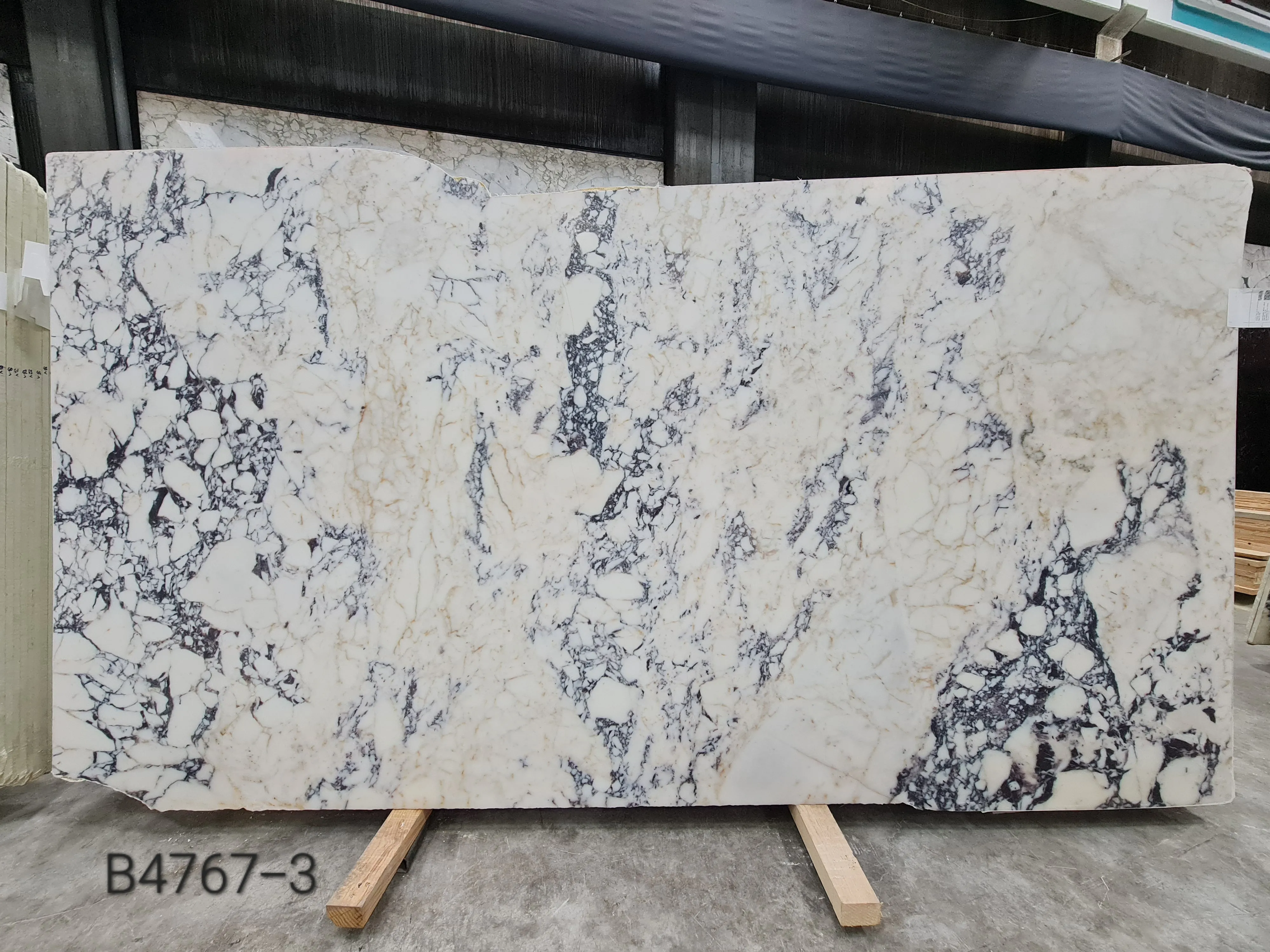 B4767 - 2 CM Afyon Violet Honed