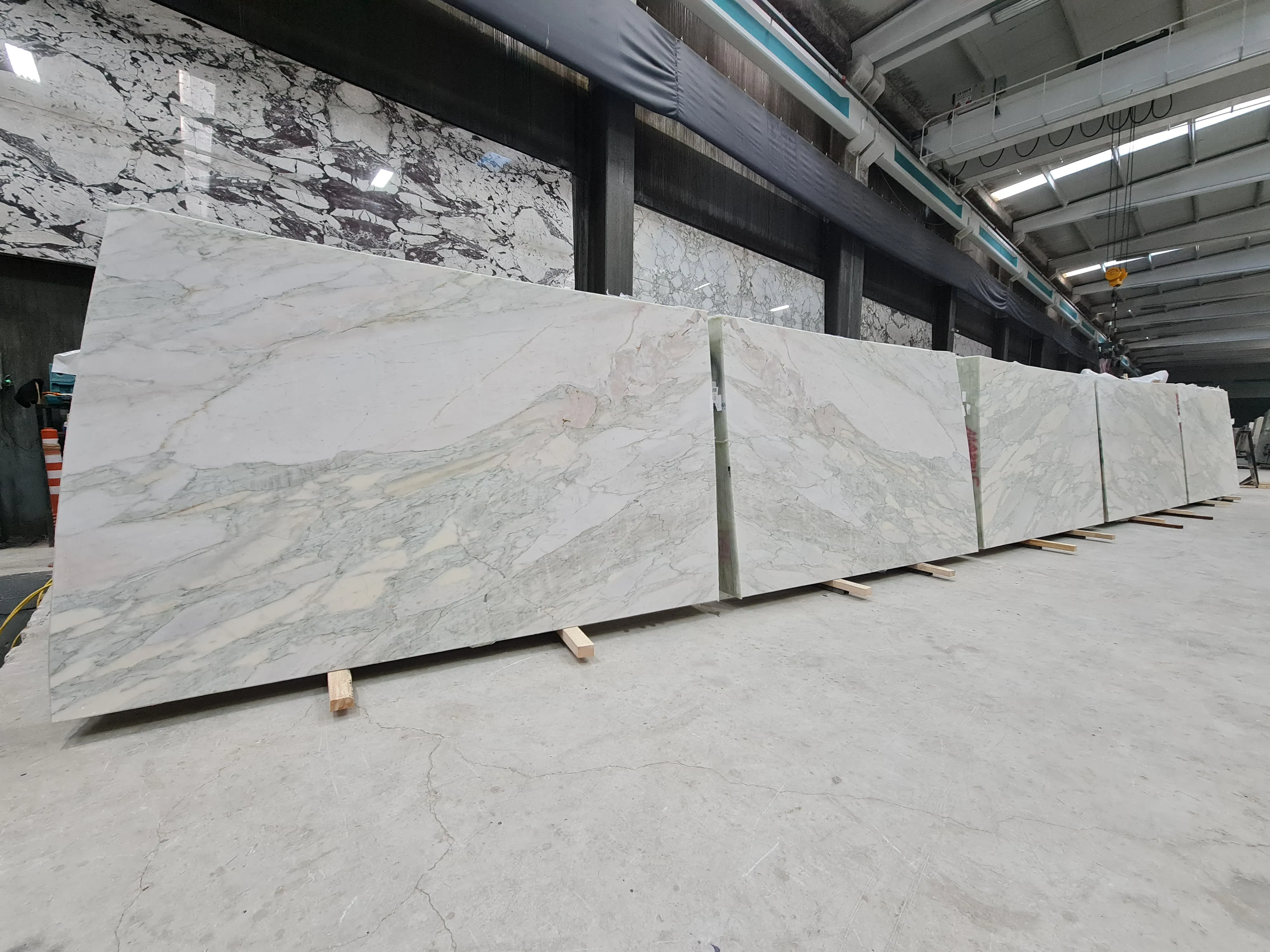 B5579 - 2 CM Arabescato Oyster Honed