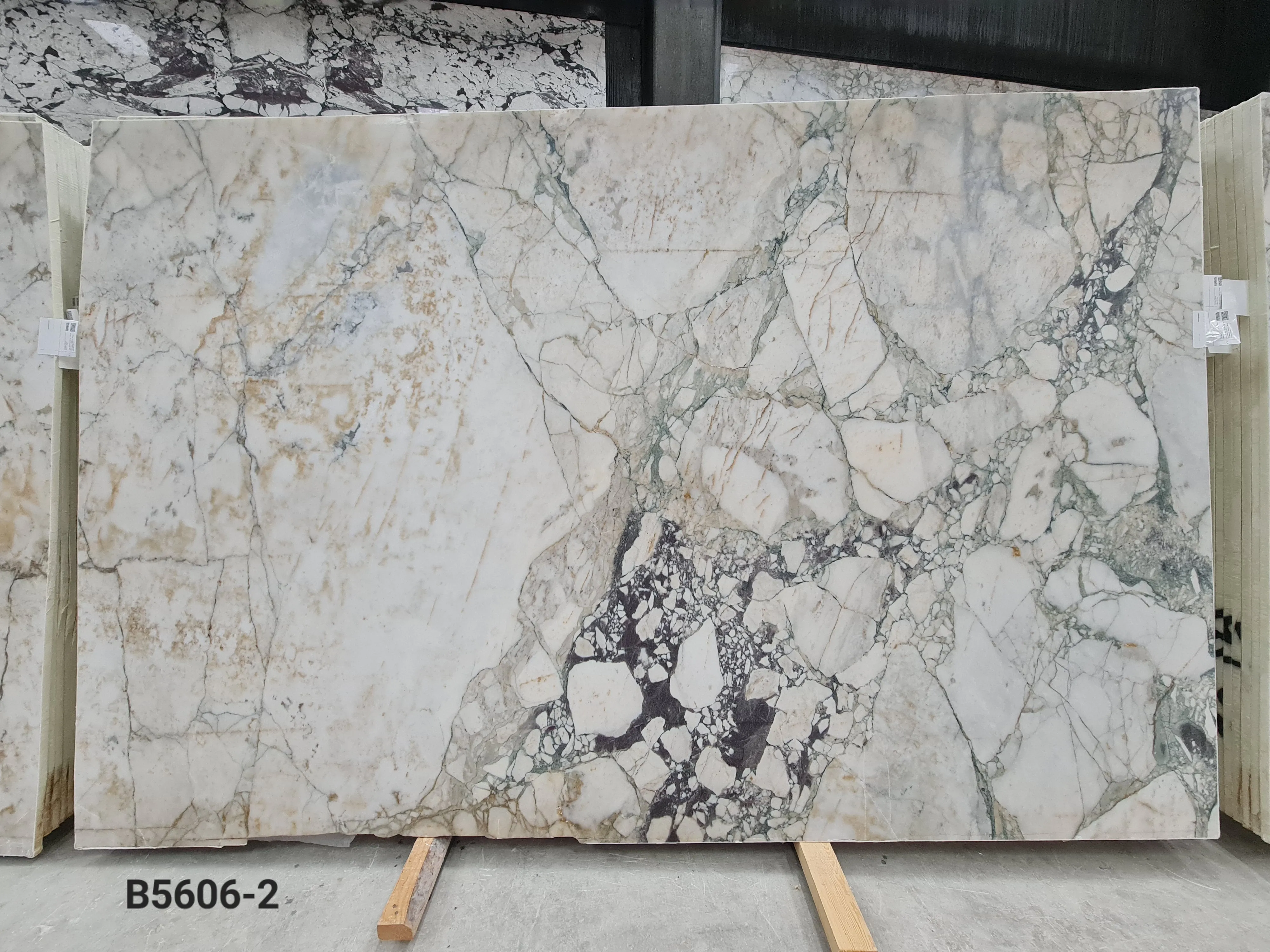 B5606 - 2 CM Calacatta Green Honed