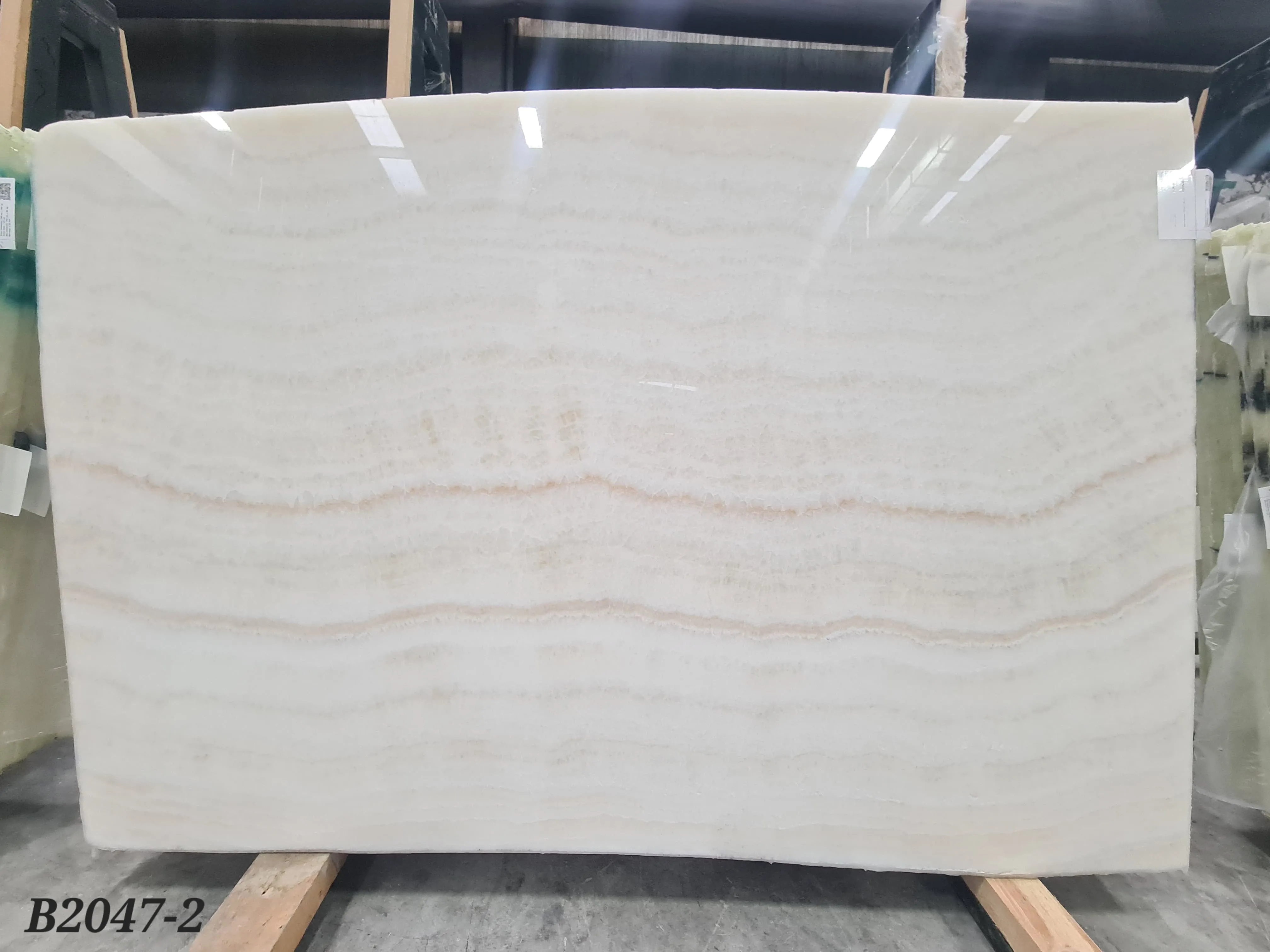 B2047 - 2 CM White Onyx Polished