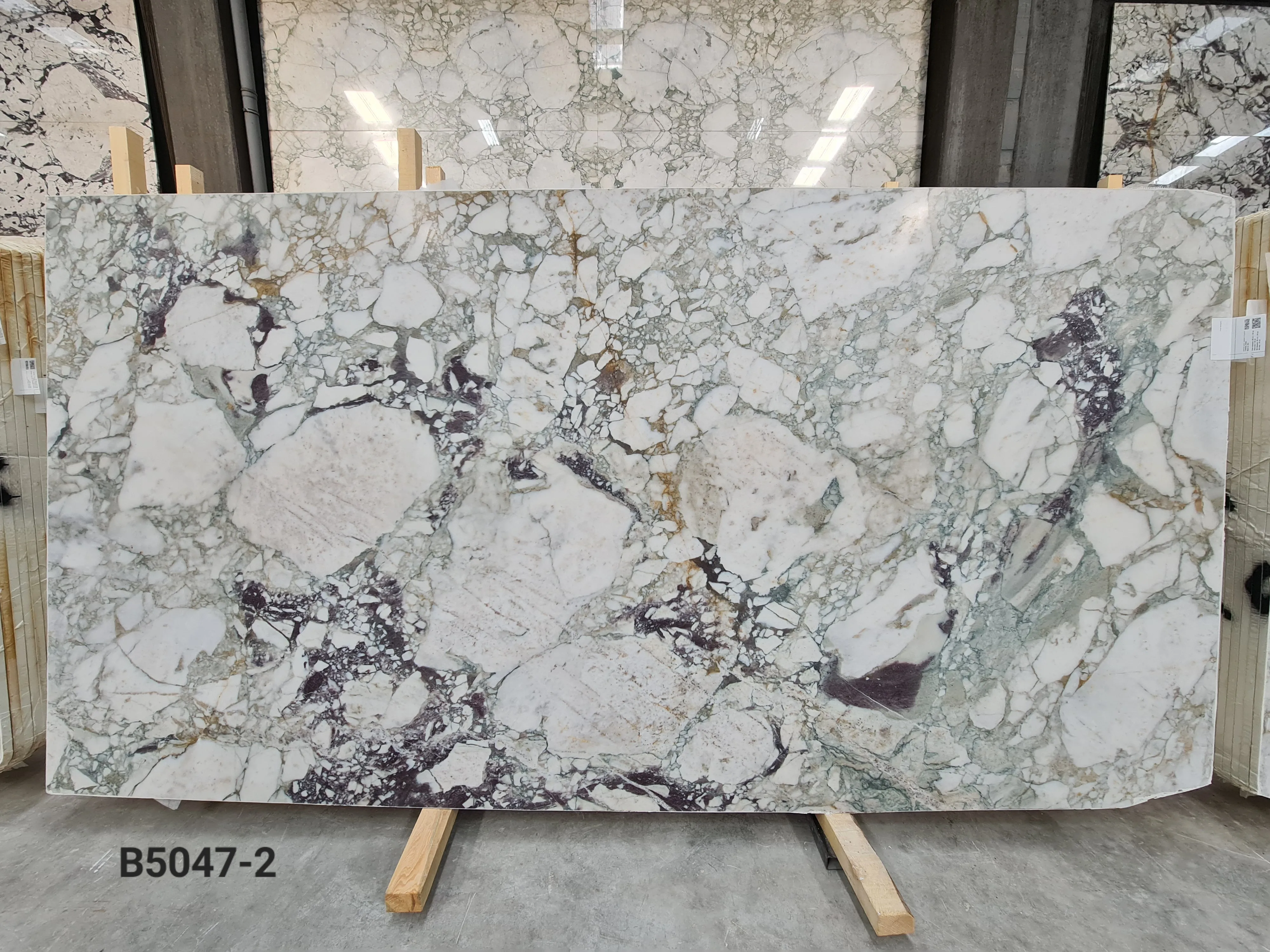 B5047 - 2 CM Calacatta Green Honed