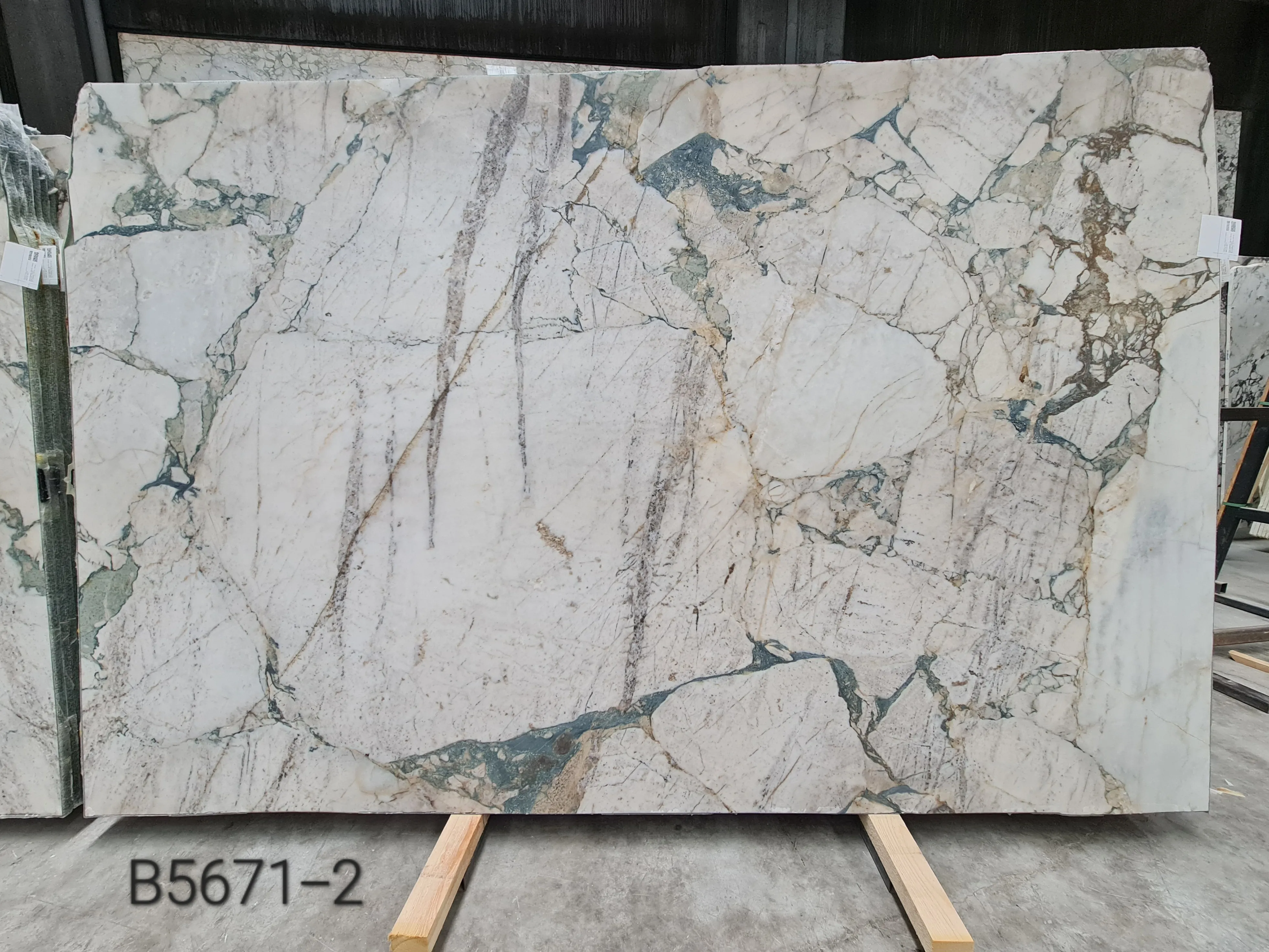 B5671 - 2 CM Calacatta Green Honed