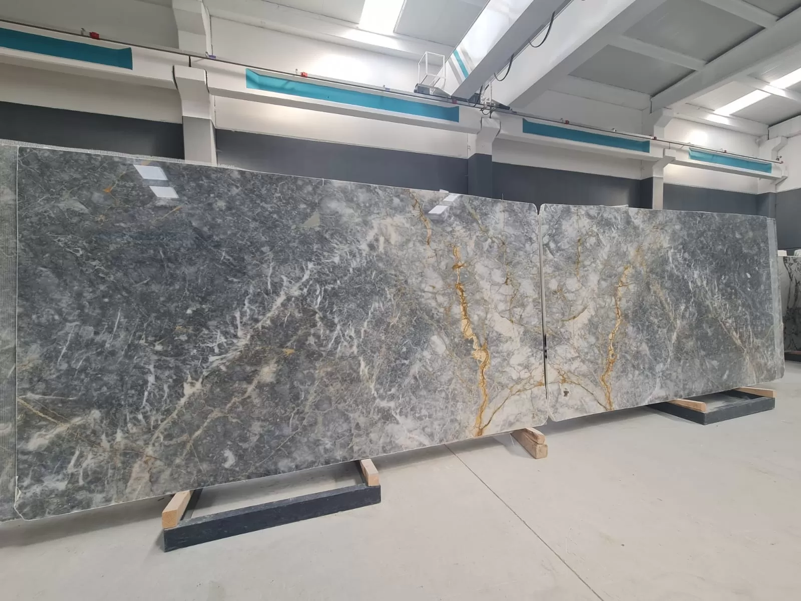 B476 - 2 CM Grey Vernal Polished