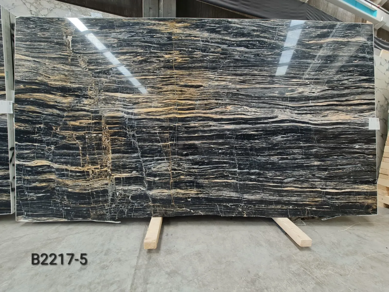 B2217 - 2 CM Nero Picasso Polished