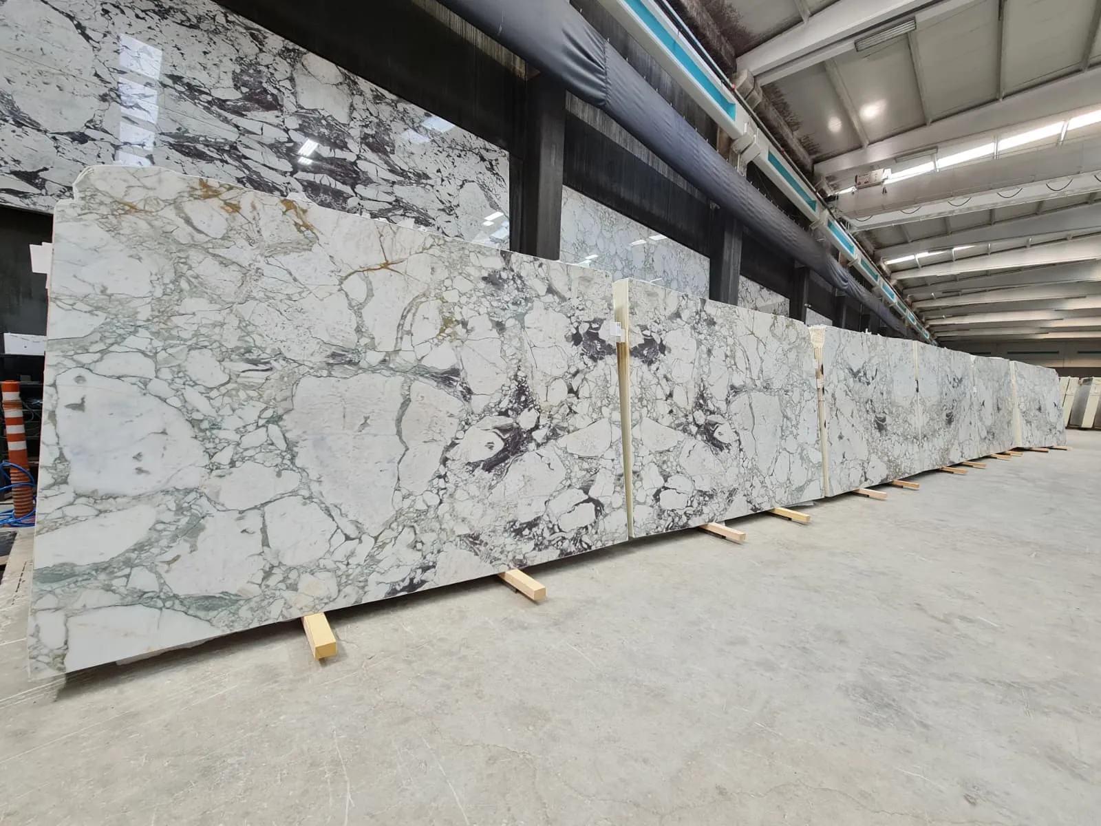 B5092 - 2 CM Calacatta Green Honed