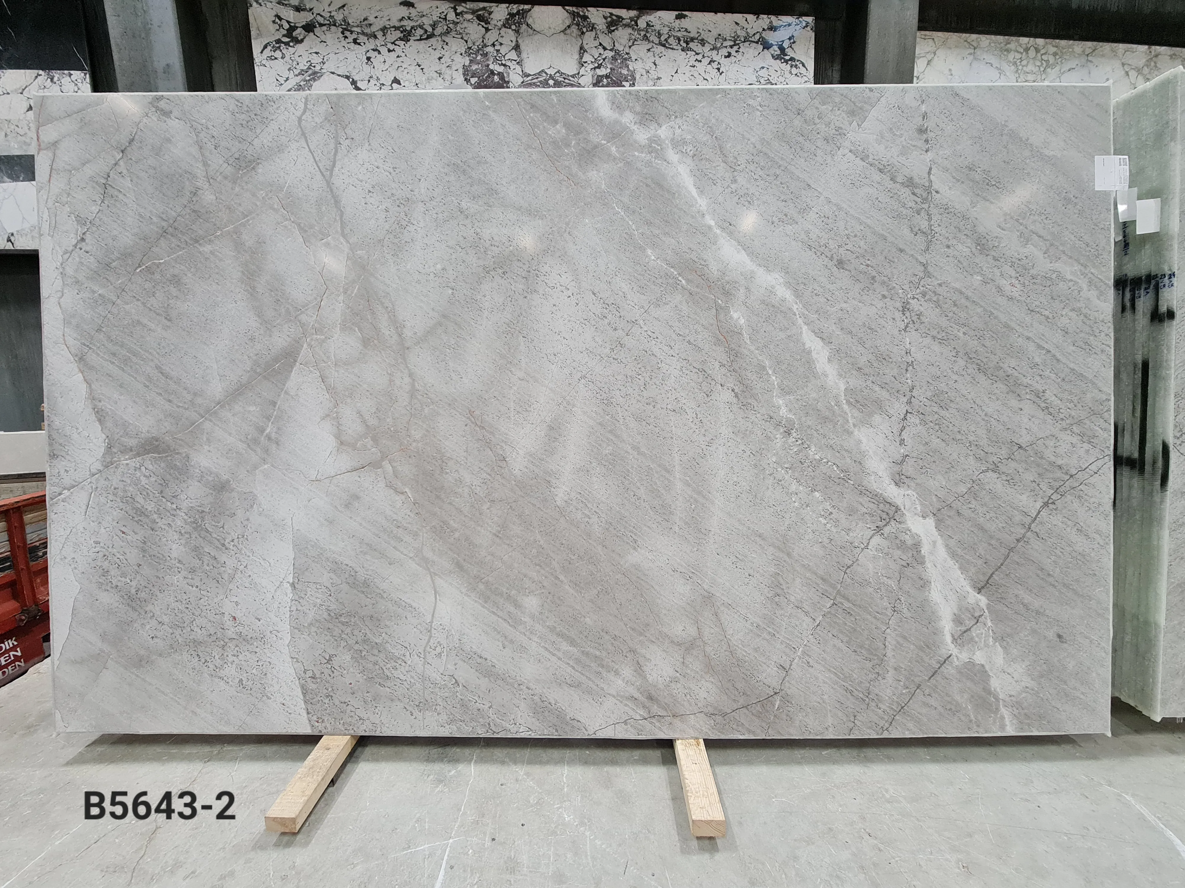 B5643 - 2 CM Fior Di Bosco Honed