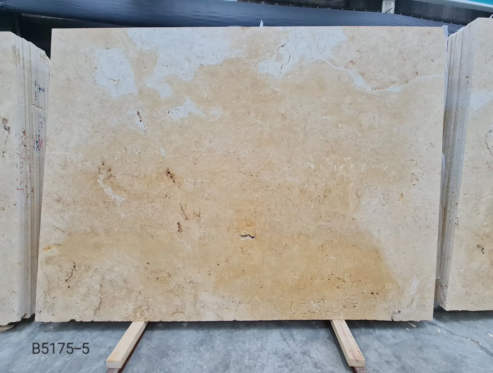 B5175 - 2 CM Gold Limestone Honed