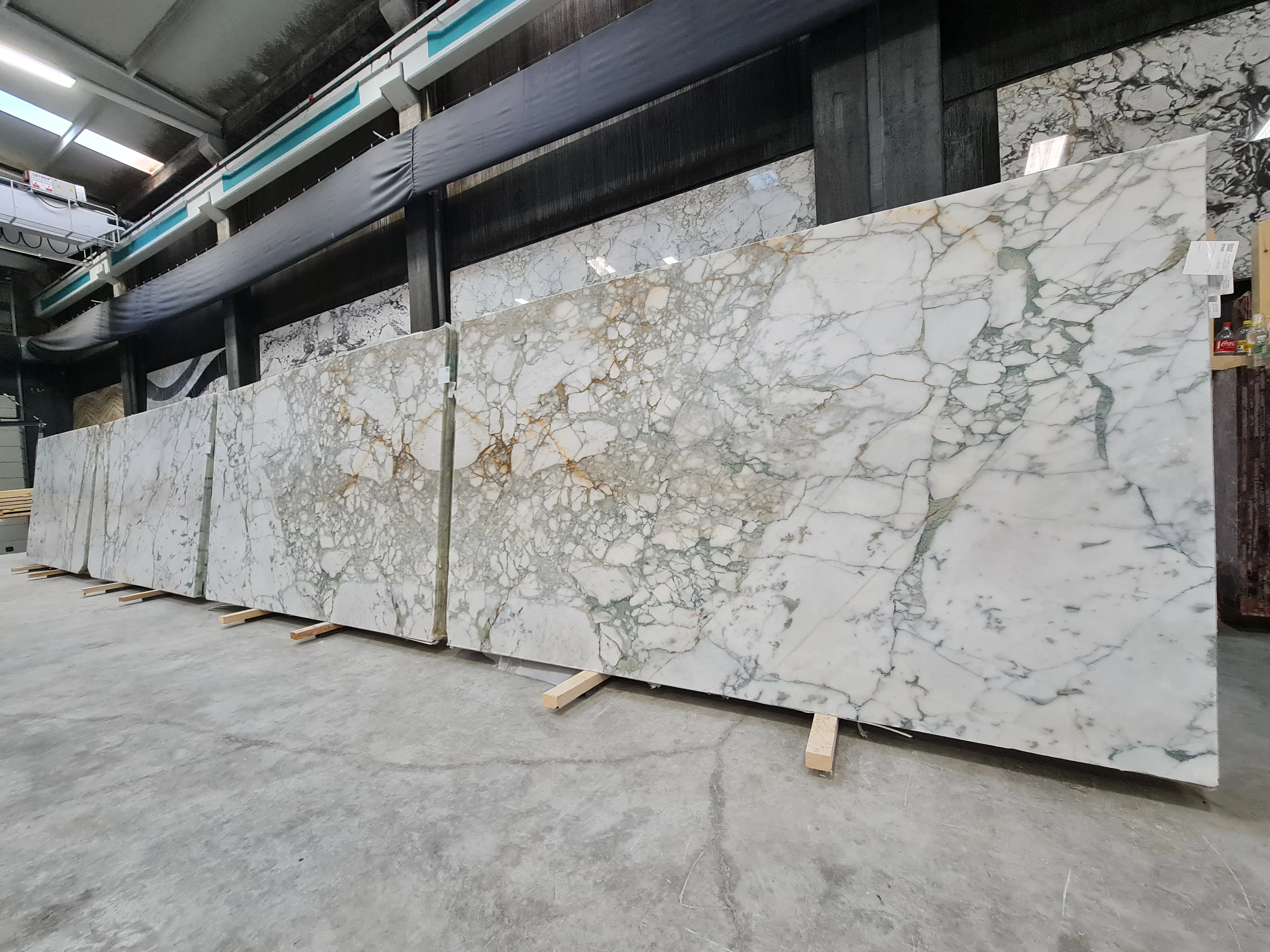 B5777 - 2 CM Calacatta Green Honed