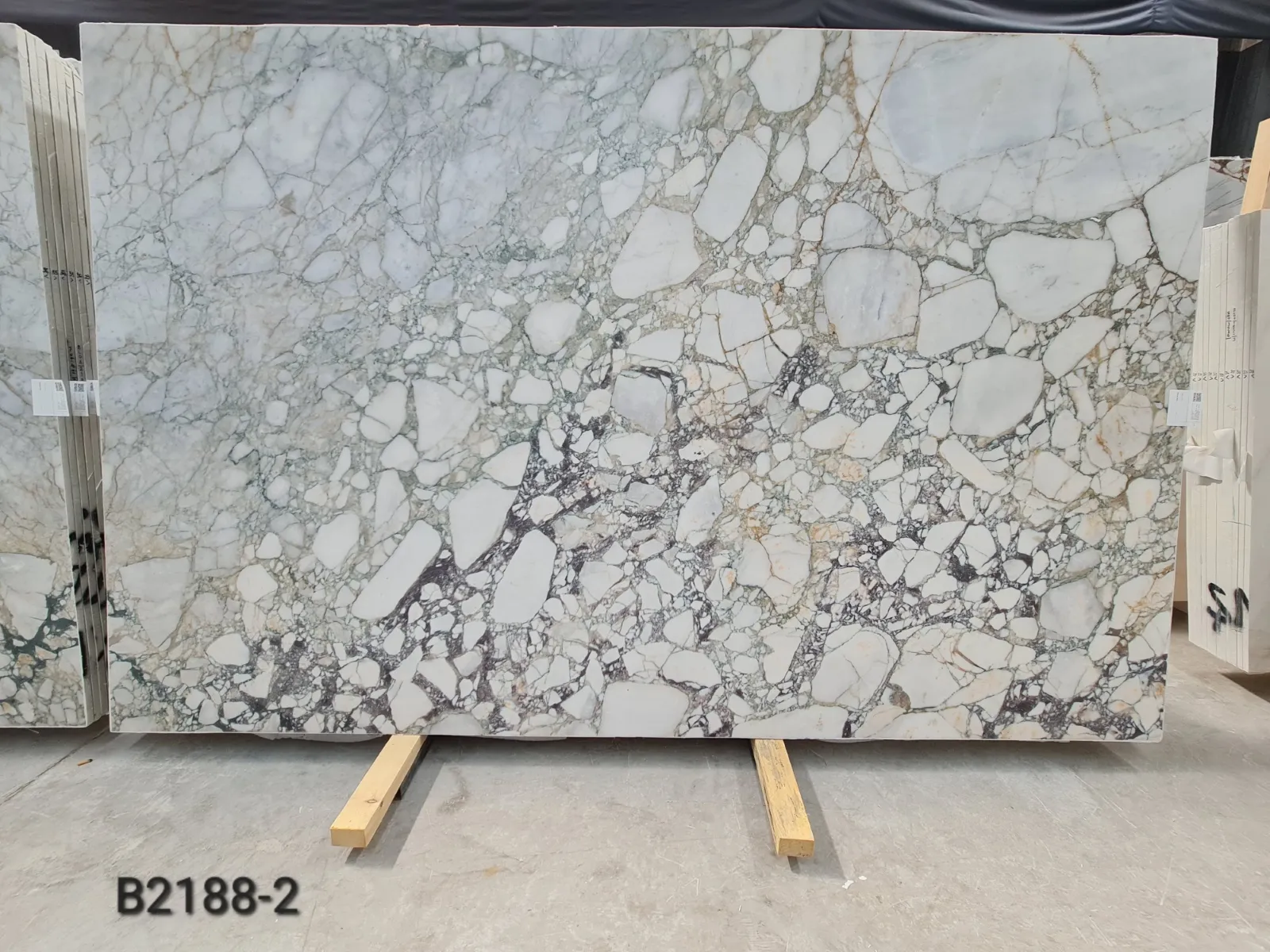 B2188 - 2 CM Calacatta Green Honed