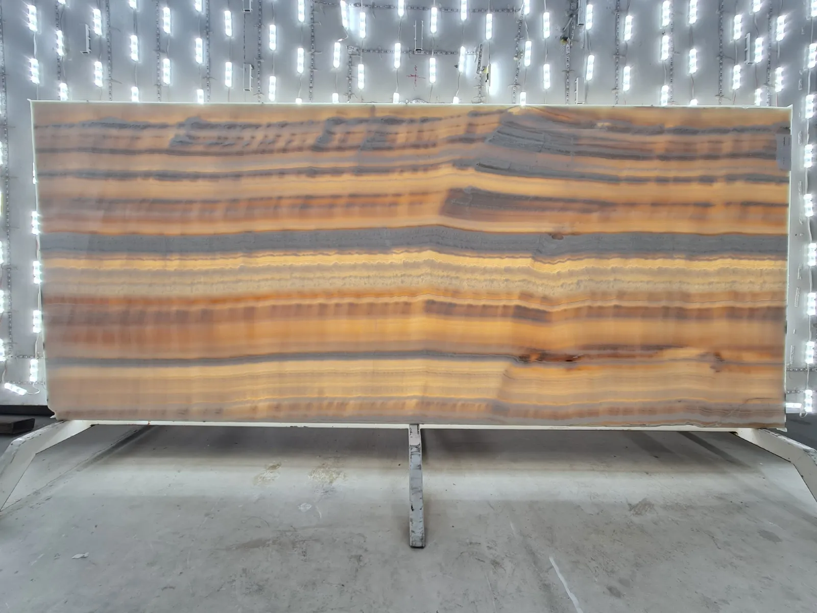 B2239 - 2 CM White Onyx Polished