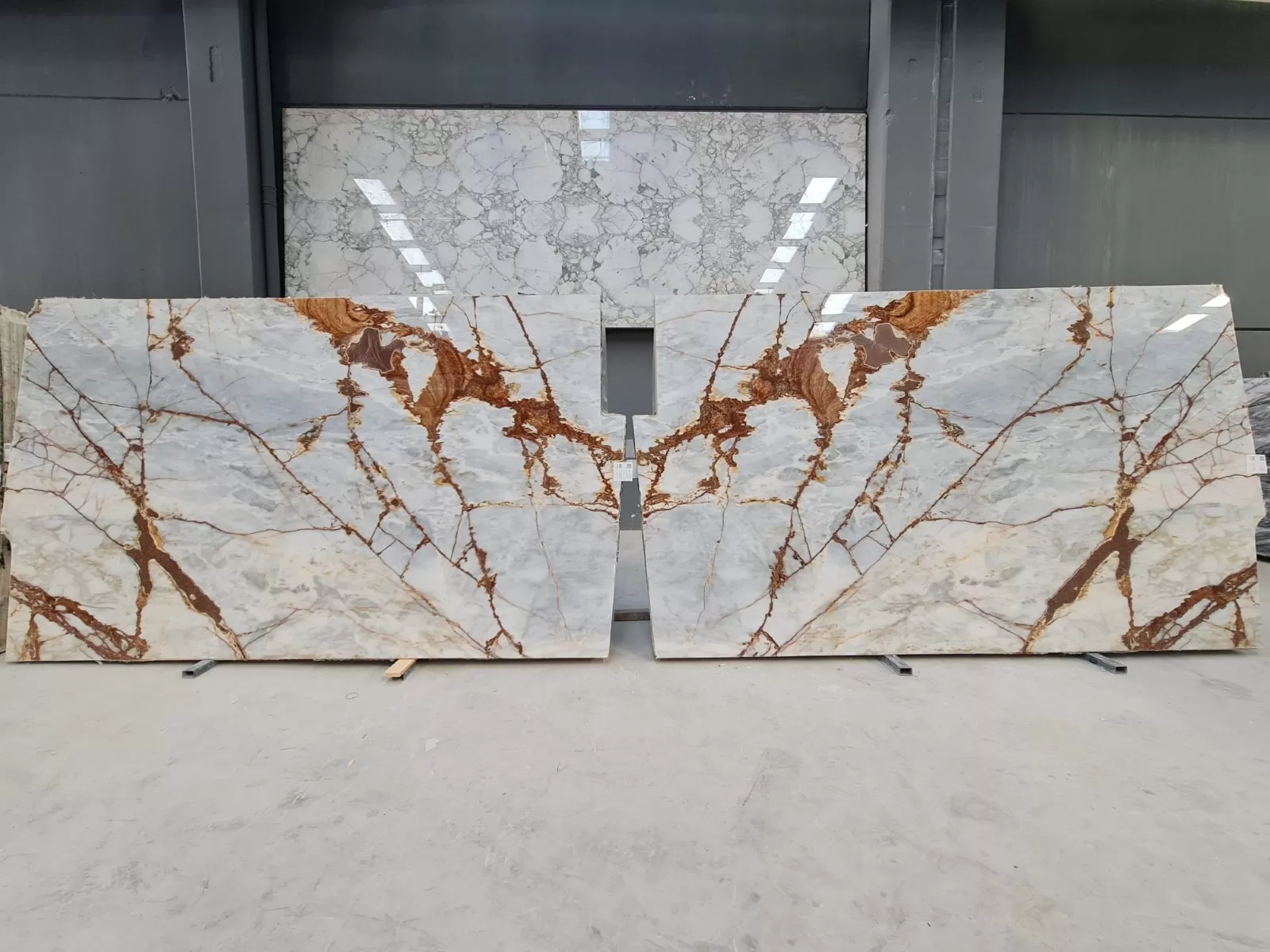 B1348 - 2 CM Deep River Polished