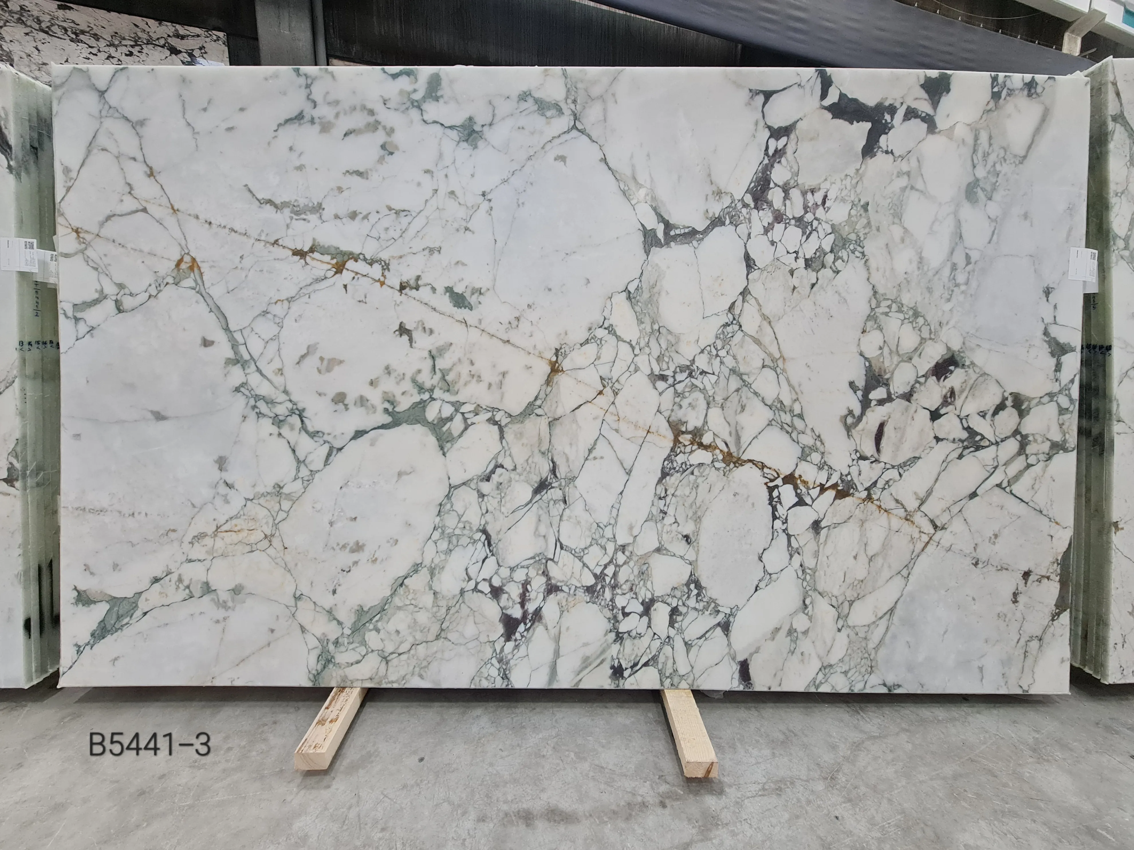 B5441 - 2 CM Calacatta Green Honed