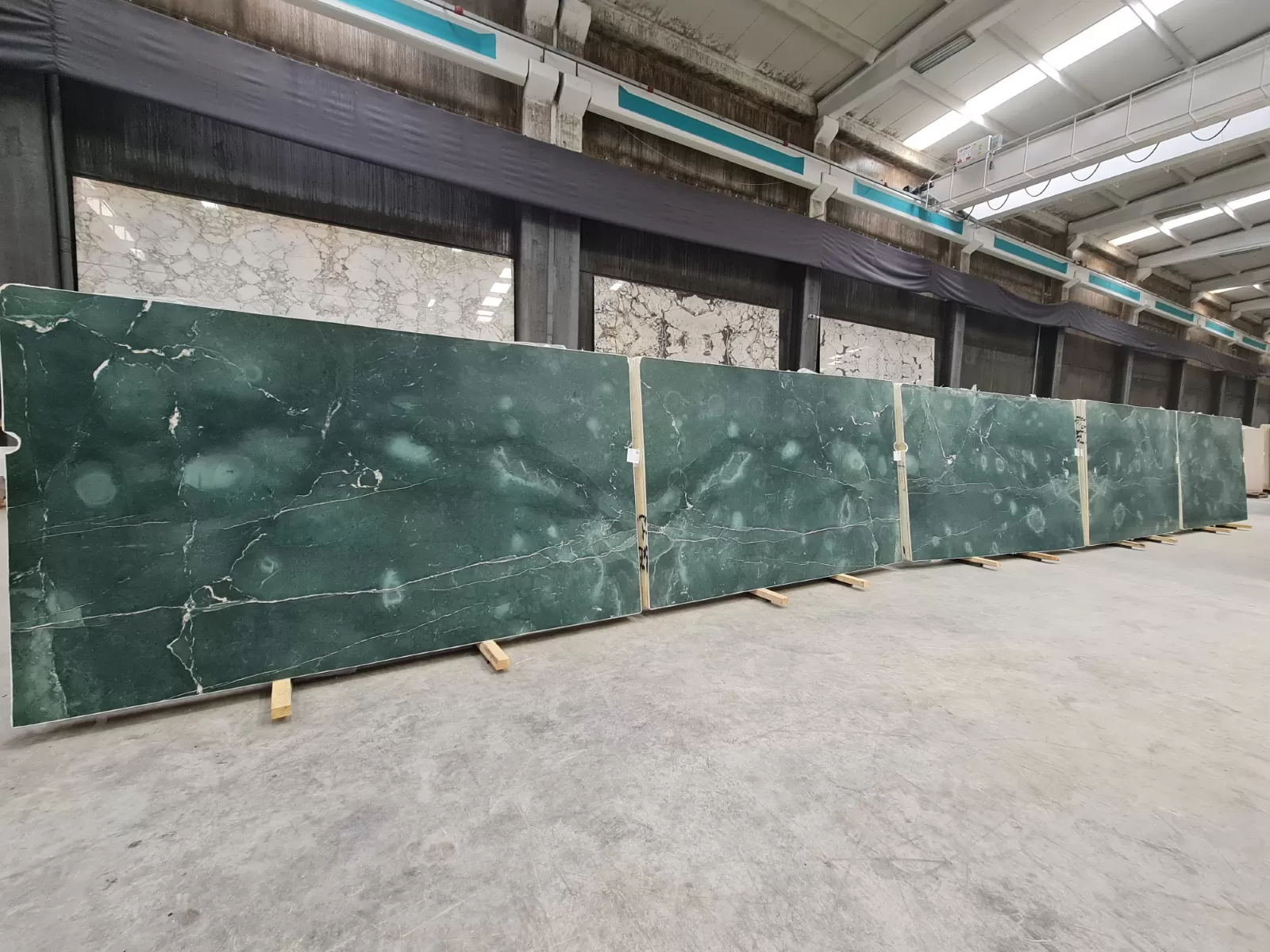 B2064 - 2CM VERDE CASTAMA POLISHED