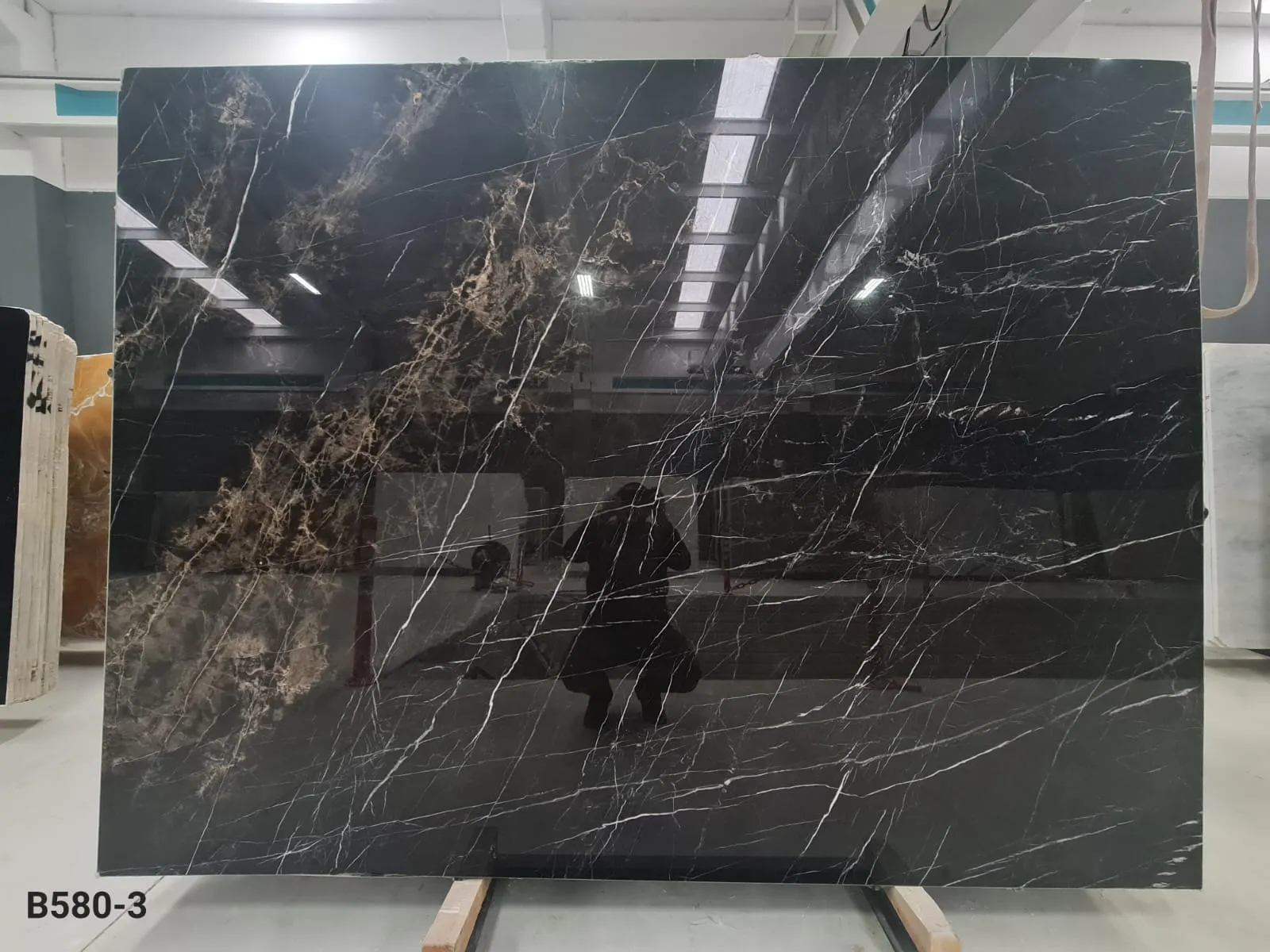 B580 - 2CM Bruno Perla Polished