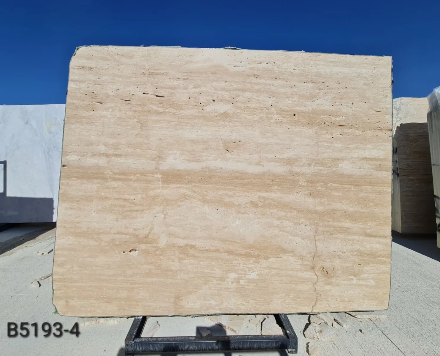 B5193 - 2 CM Travertine Unfilled Honed
