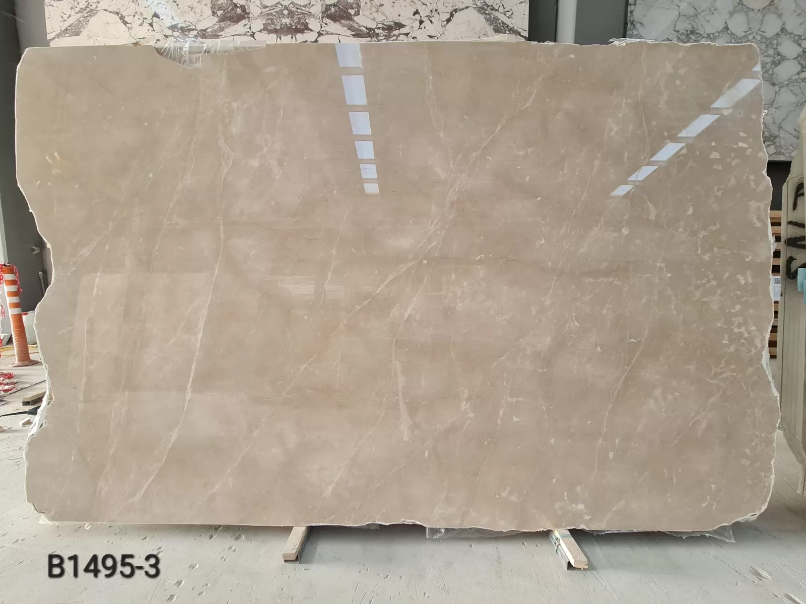B1495 - 2CM MOON CREAM POLISHED