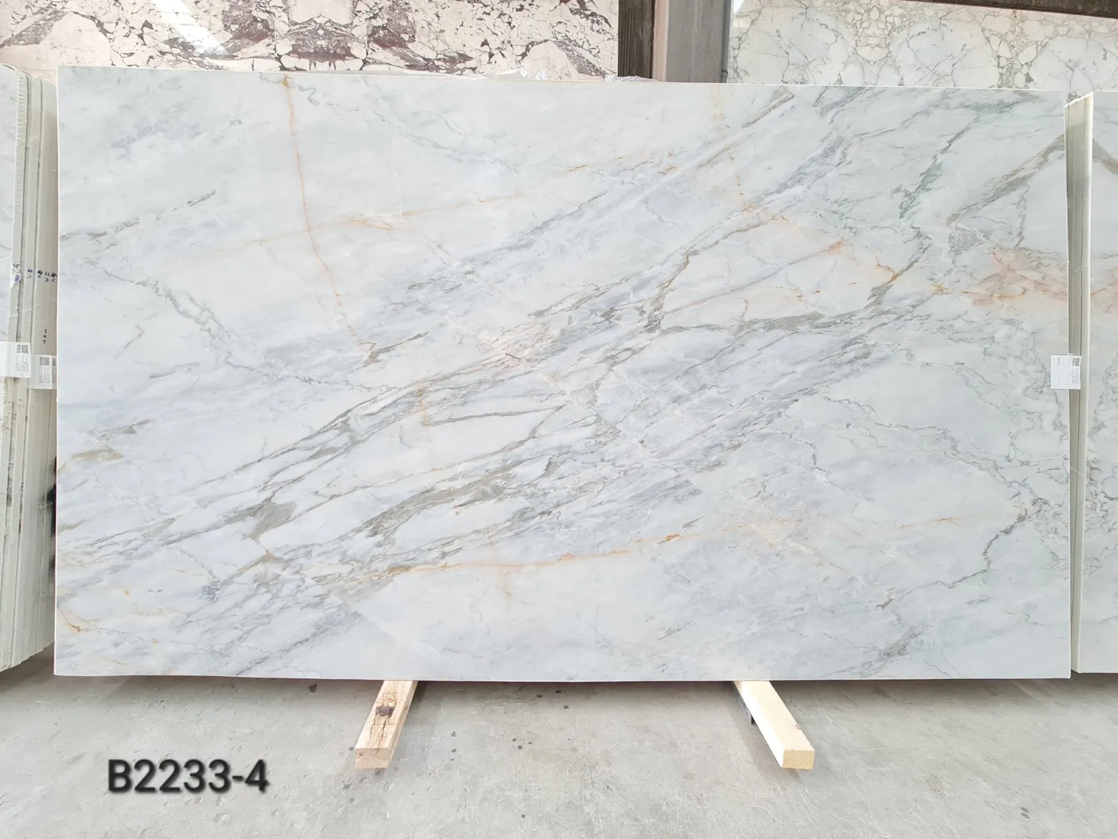 B2233 - 2 CM Calacatta Gold Honed