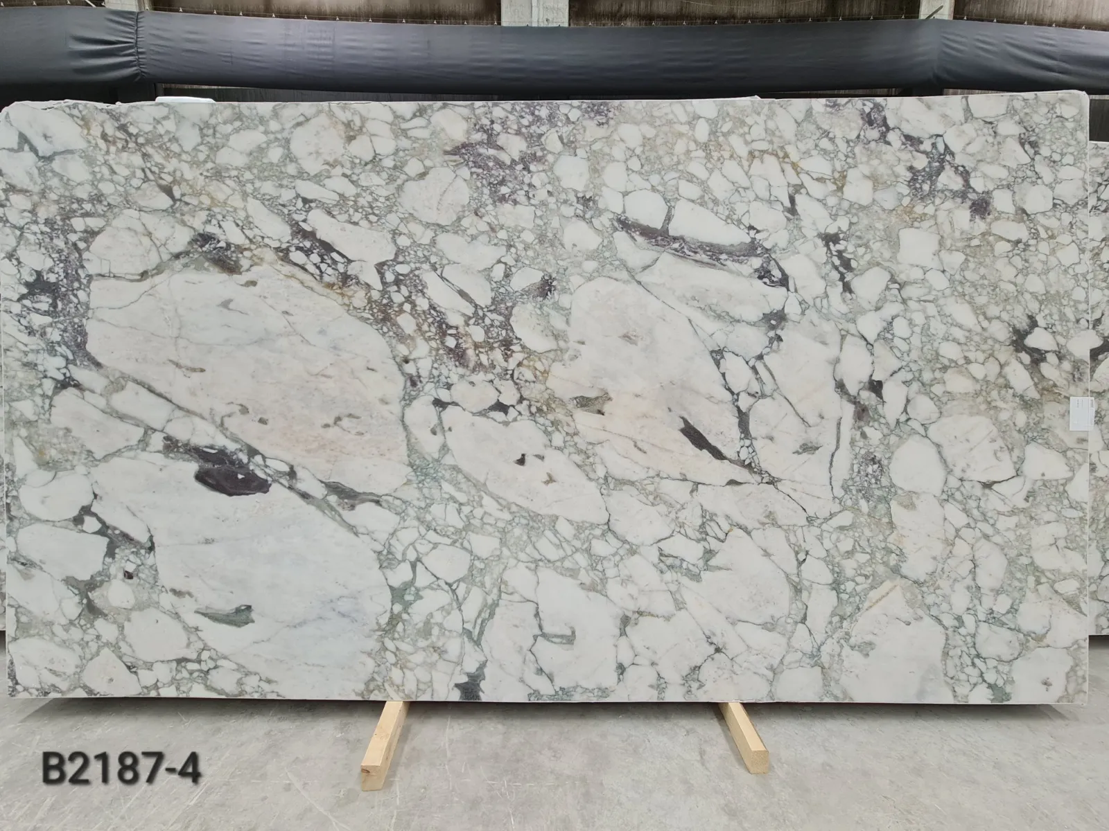 B2187 - 2 CM Calacatta Viola Honed