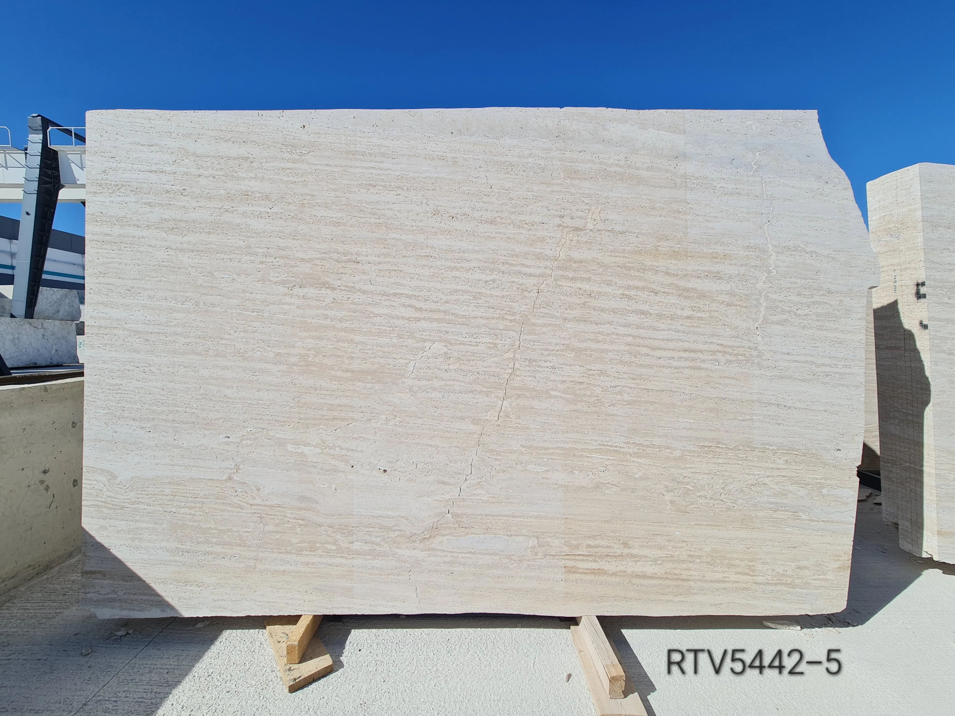 B5442 - 2 CM Riva Travertine Veincut Raw