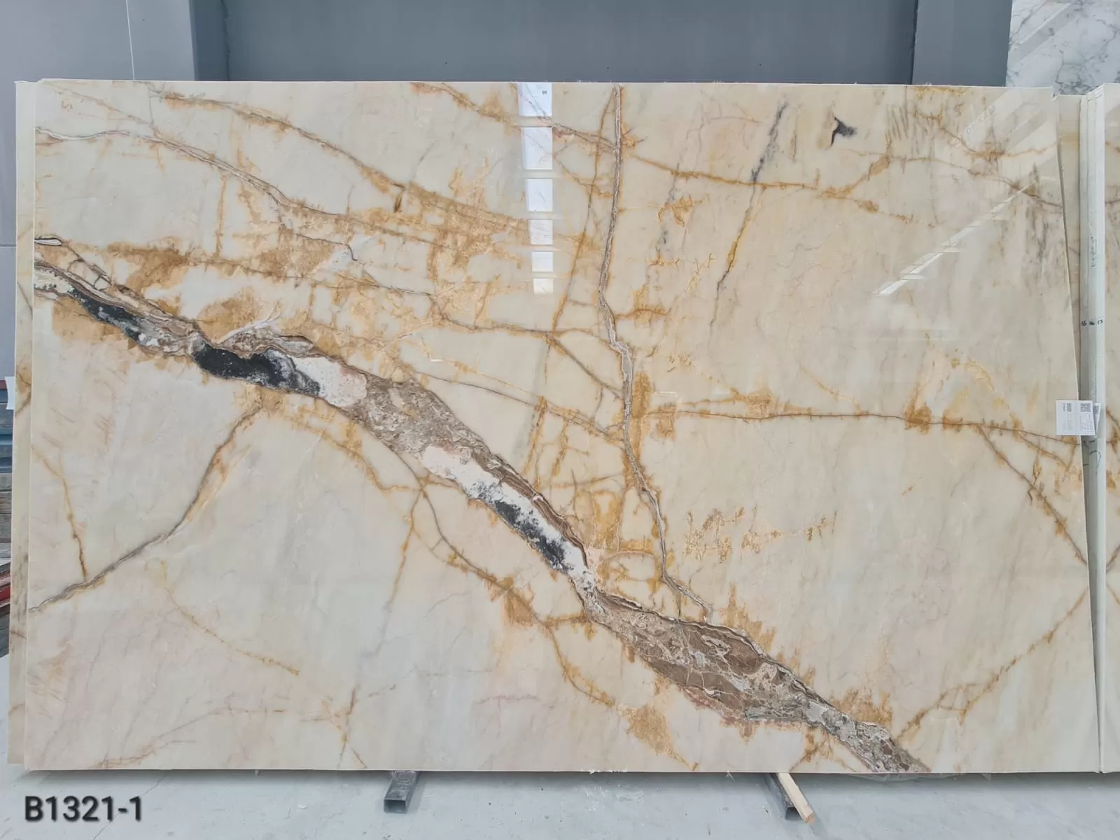 B1321 - 2 CM Gold River Polished