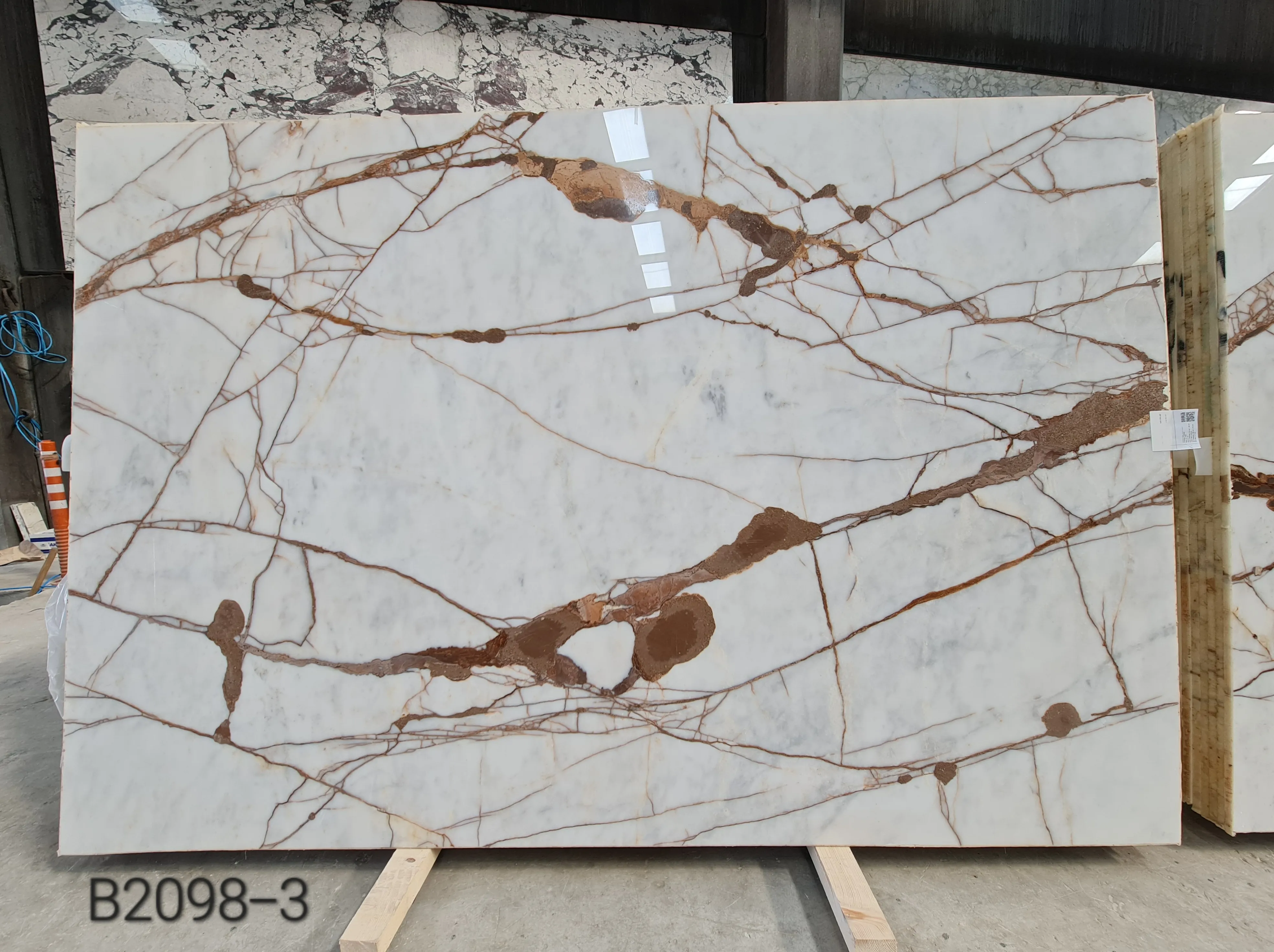 B2098 - 2 CM White River Polished
