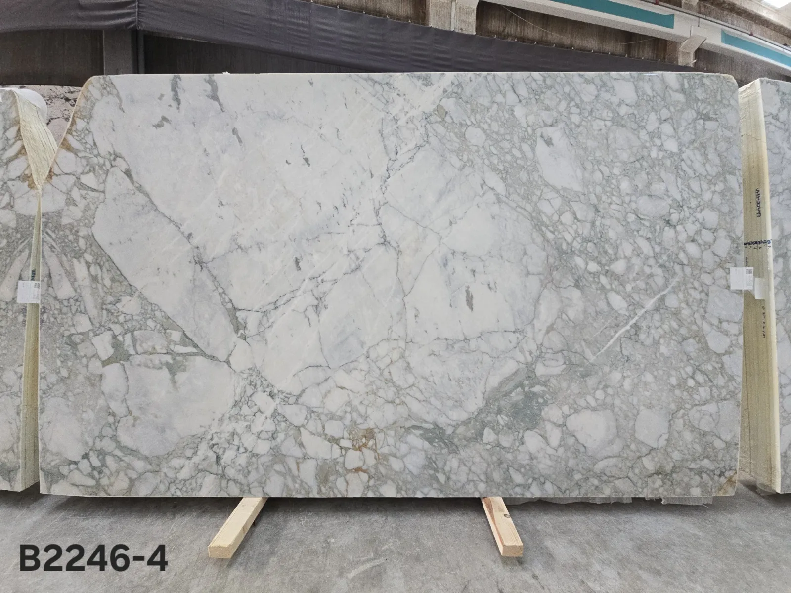 B2246 - 2 CM Calacatta Green Honed