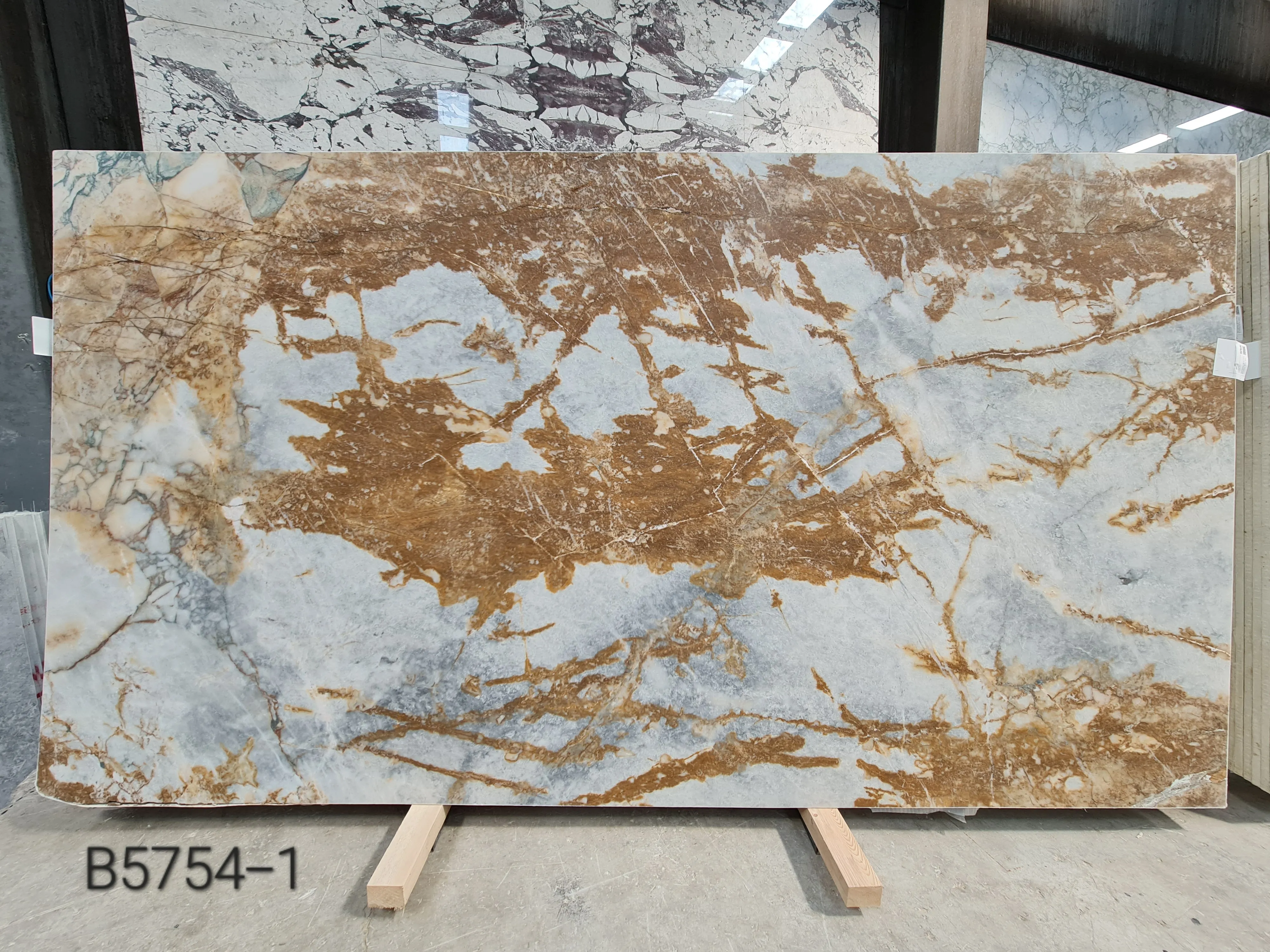 B5754 - 2 CM Imperiale Gold Honed