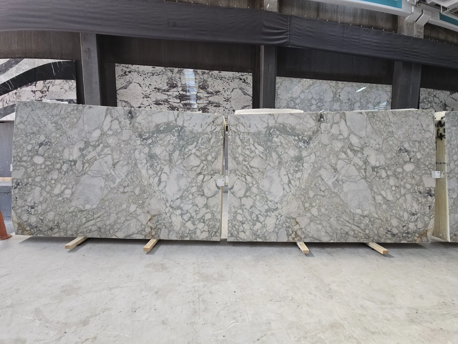 B2246A - 2 CM Calacatta Green Honed